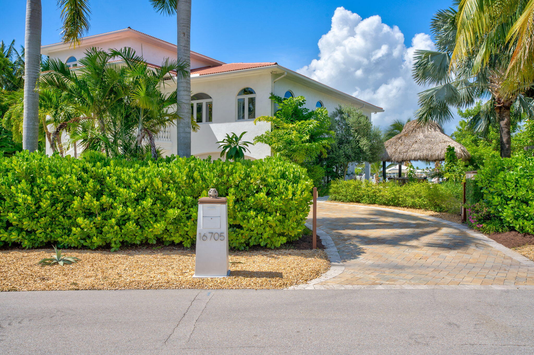 16705 Tamarind Road Property Photo 10