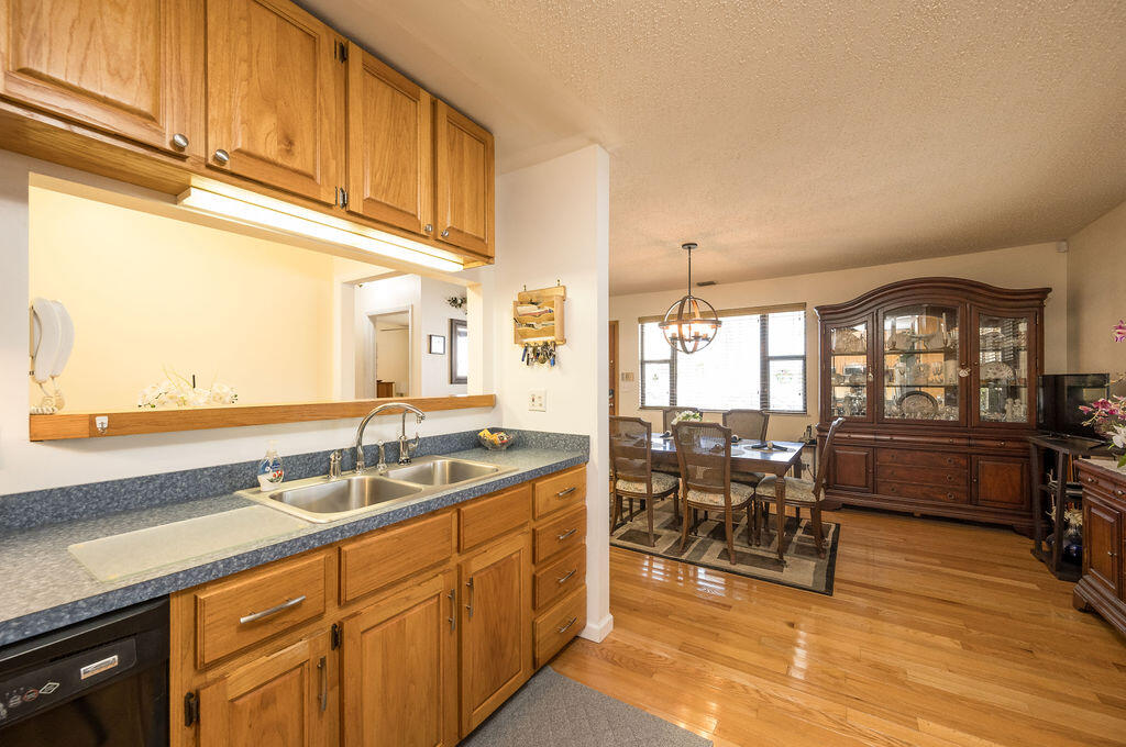 2809 Flagler Avenue Property Photo 5
