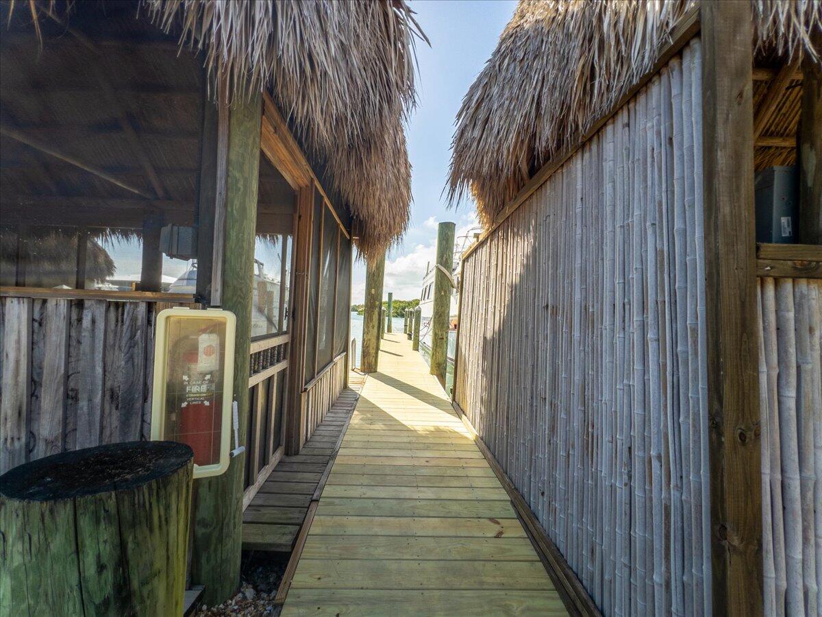 100 Avenue I, 1b Property Photo 8