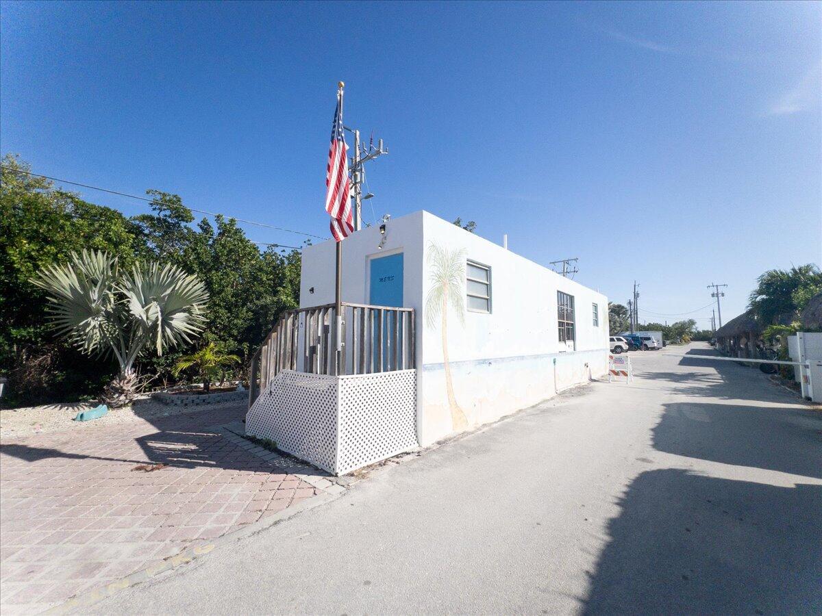 100 Avenue I, 1b Property Photo 21