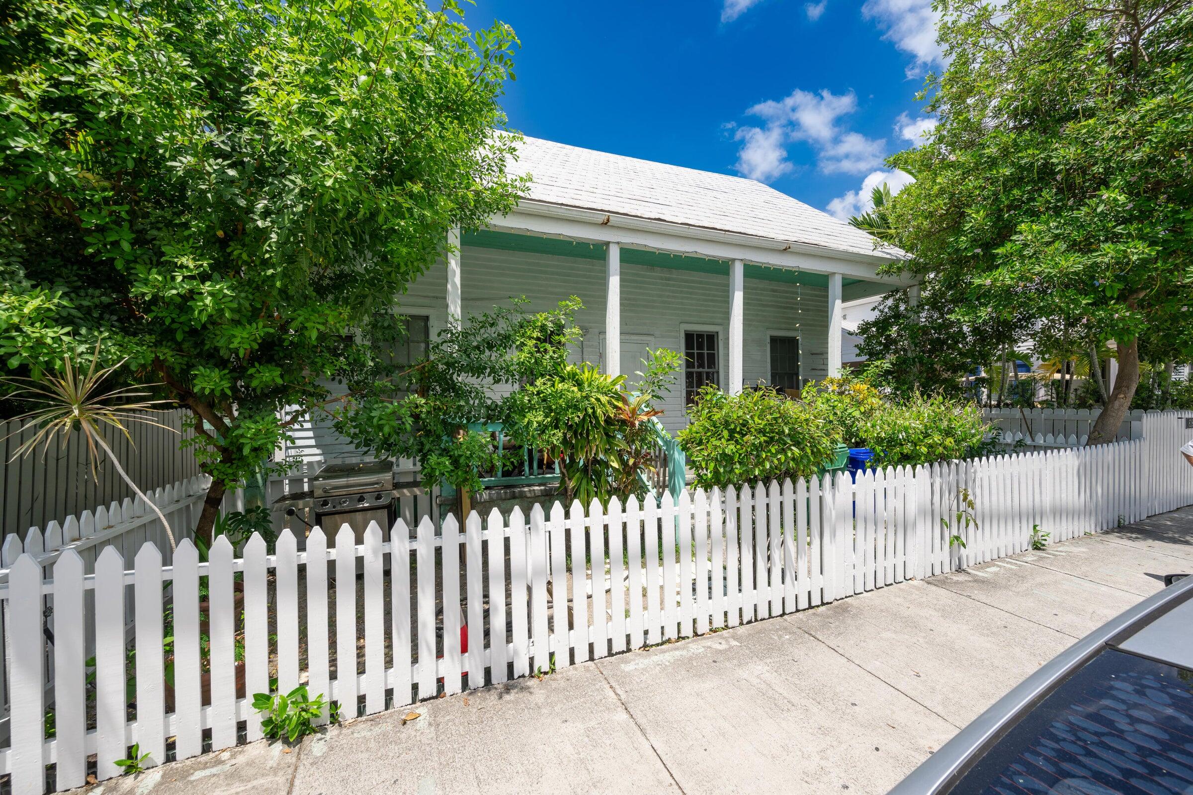 818 Elizabeth Street, Front Property Photo 3