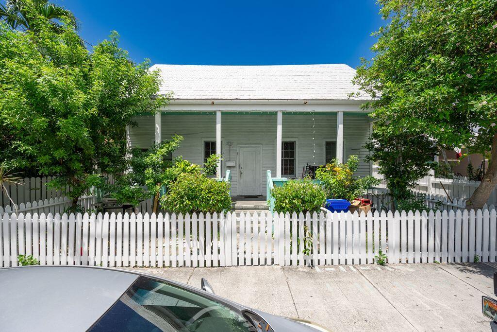 818 Elizabeth Street, Front Property Photo 4