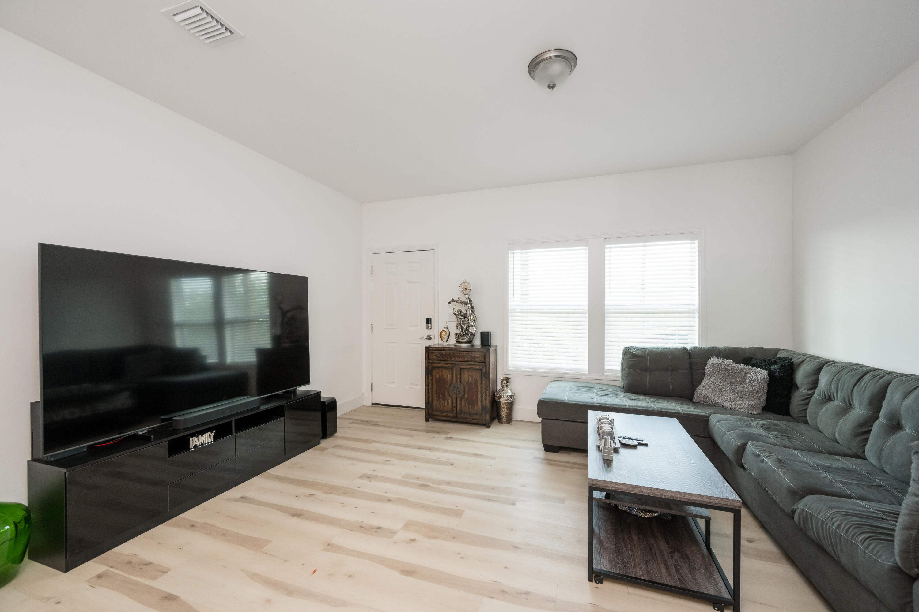 26868 Mariposa Road Property Photo 13