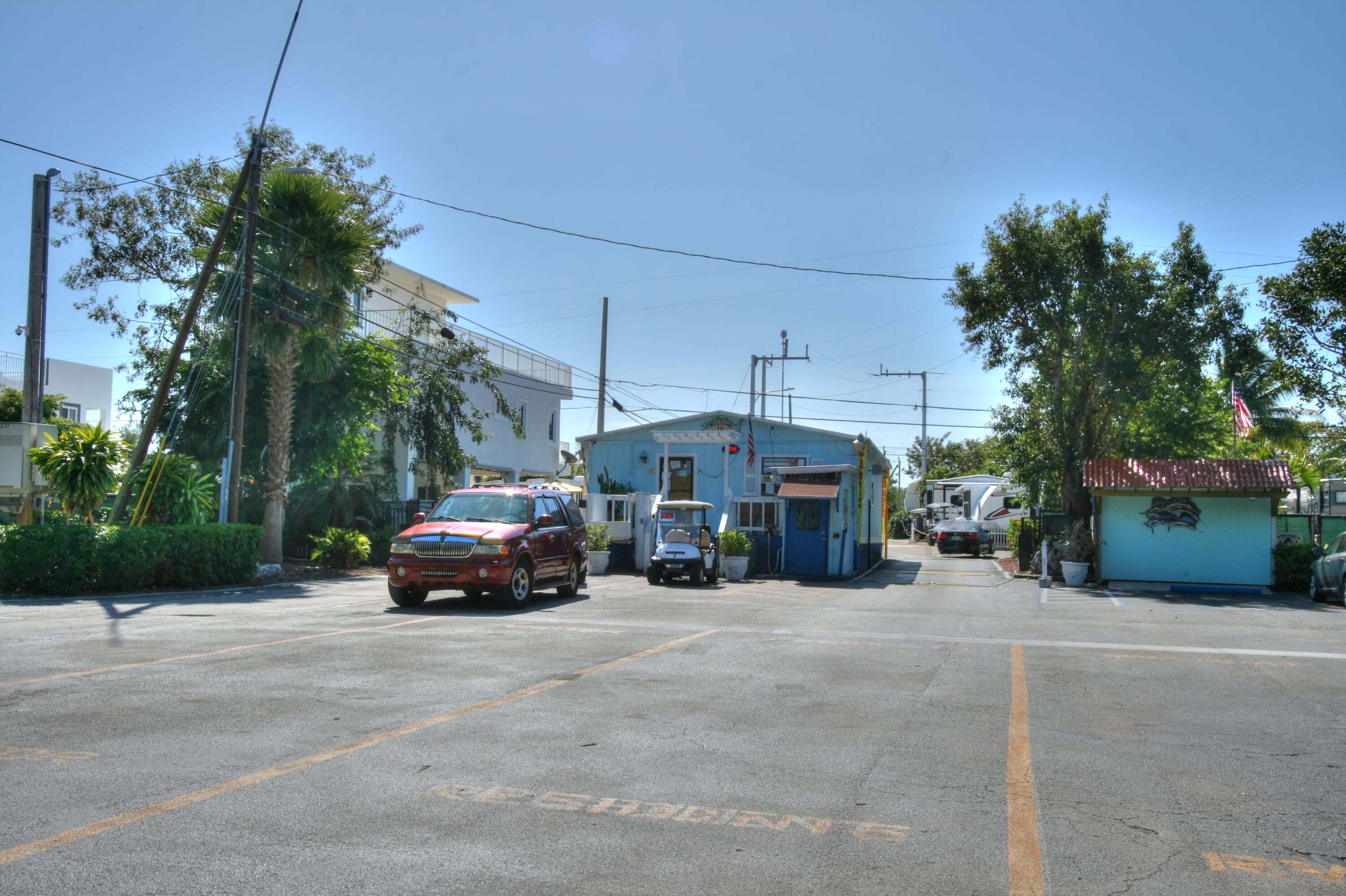 325 Calusa Street, 386 Property Photo 16