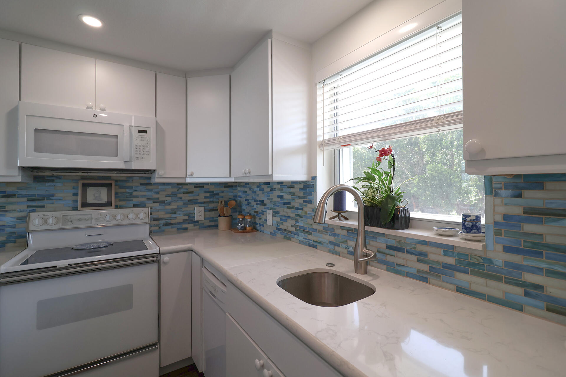 200 Harborview Drive, 108 Property Photo 9
