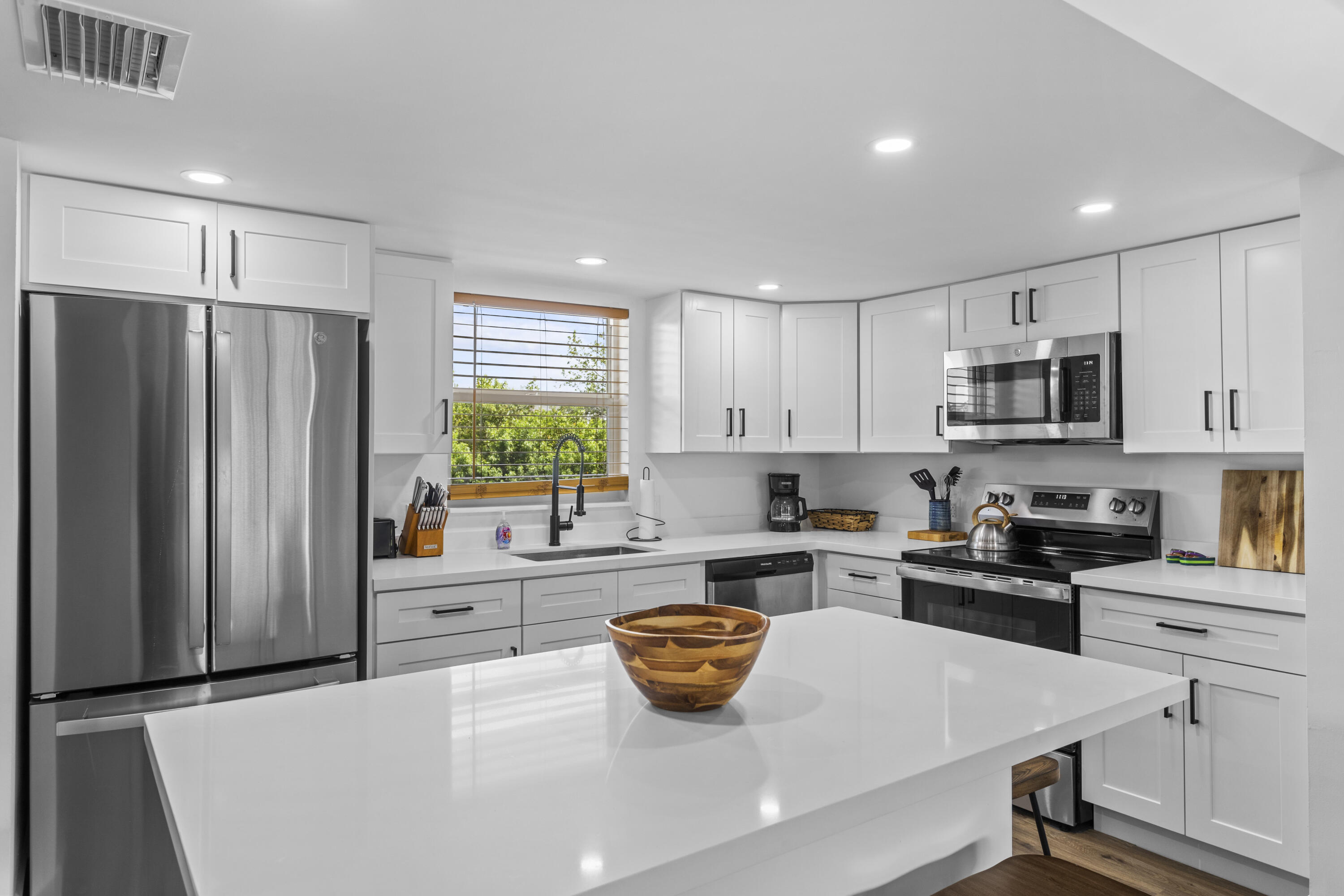 200 Wrenn Street, 206 Property Photo 5