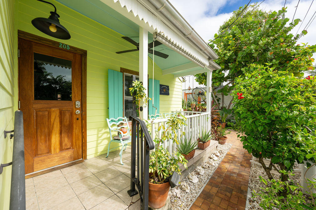 205 Julia Street Property Photo 4