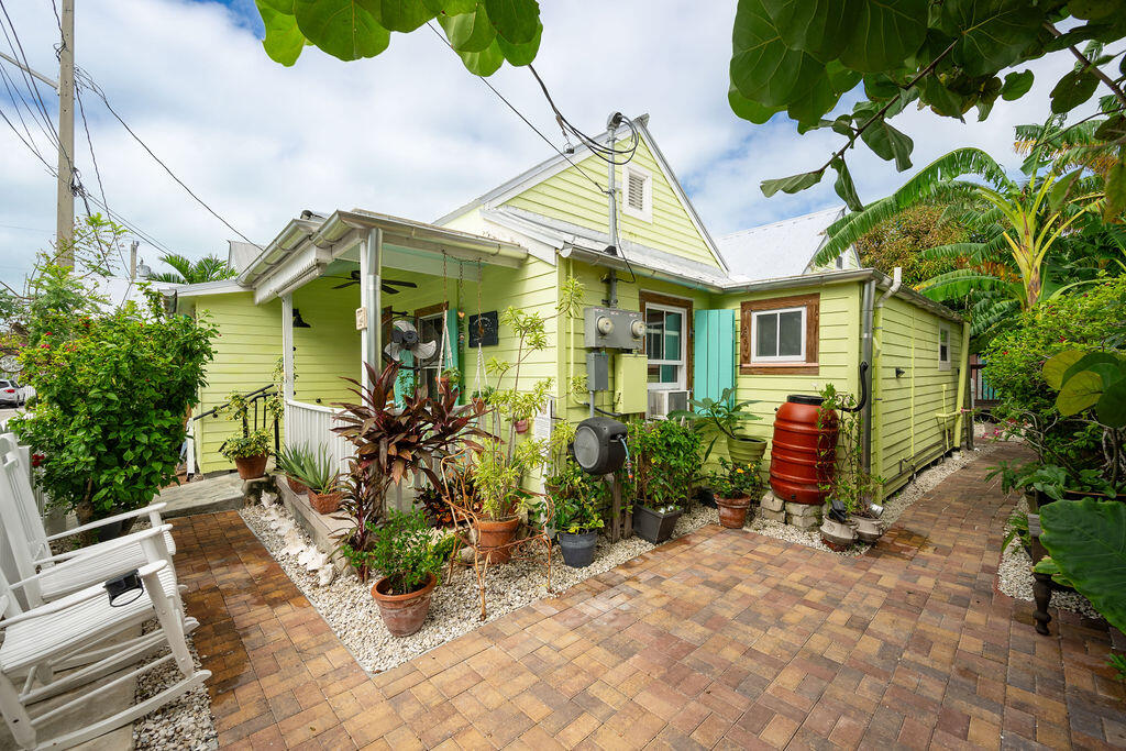 205 Julia Street Property Photo 5
