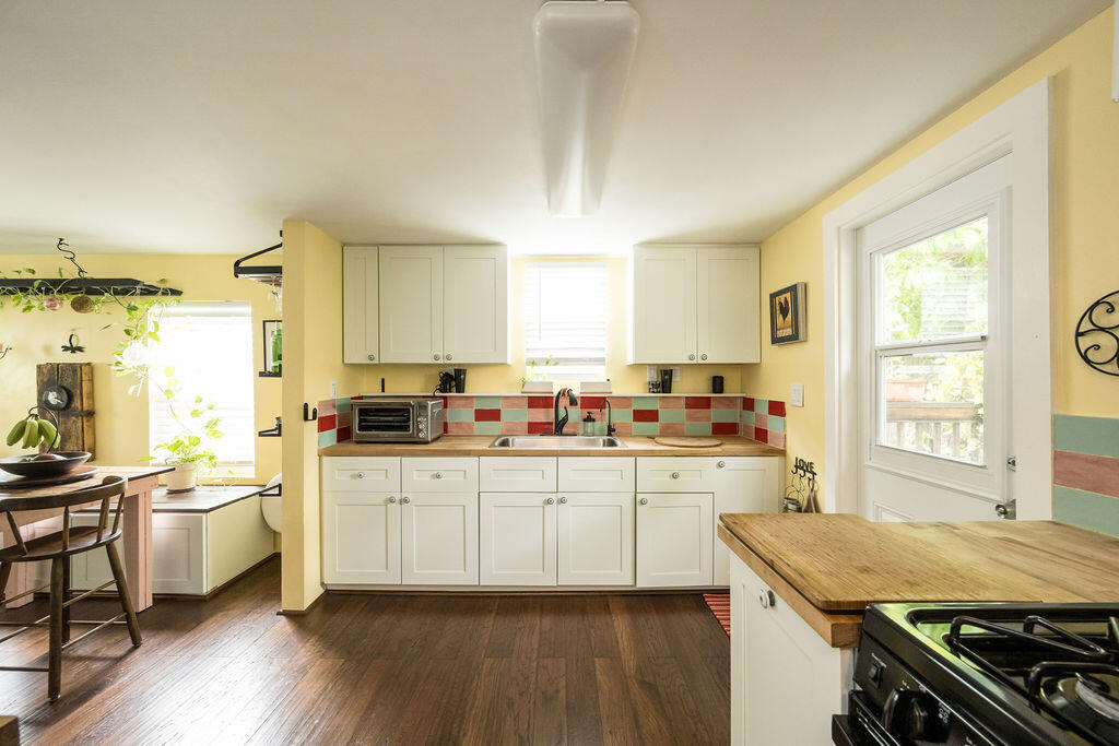 205 Julia Street Property Photo 10