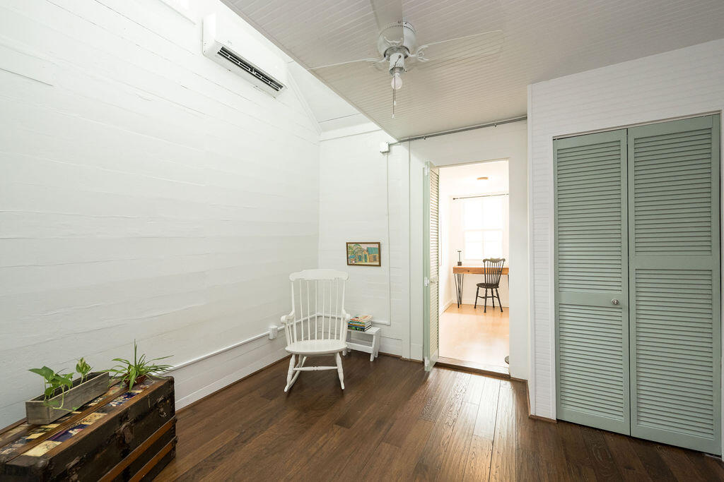 205 Julia Street Property Photo 25
