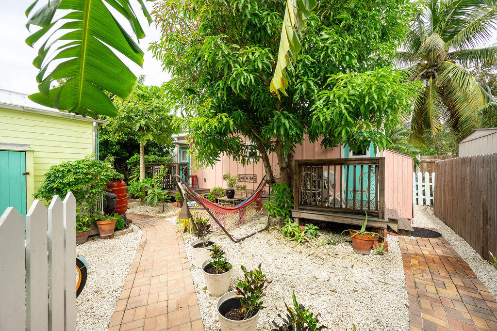 205 Julia Street Property Photo 38