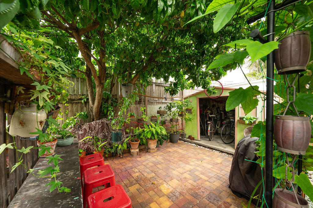 205 Julia Street Property Photo 41