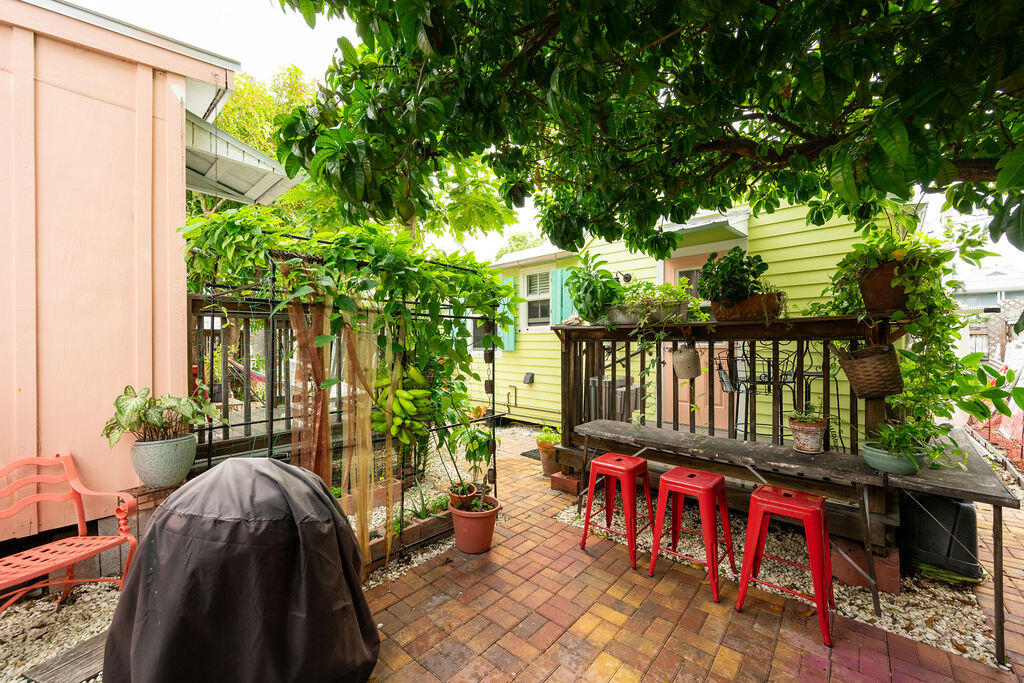 205 Julia Street Property Photo 42