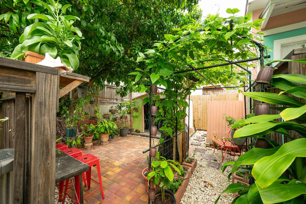 205 Julia Street Property Photo 44