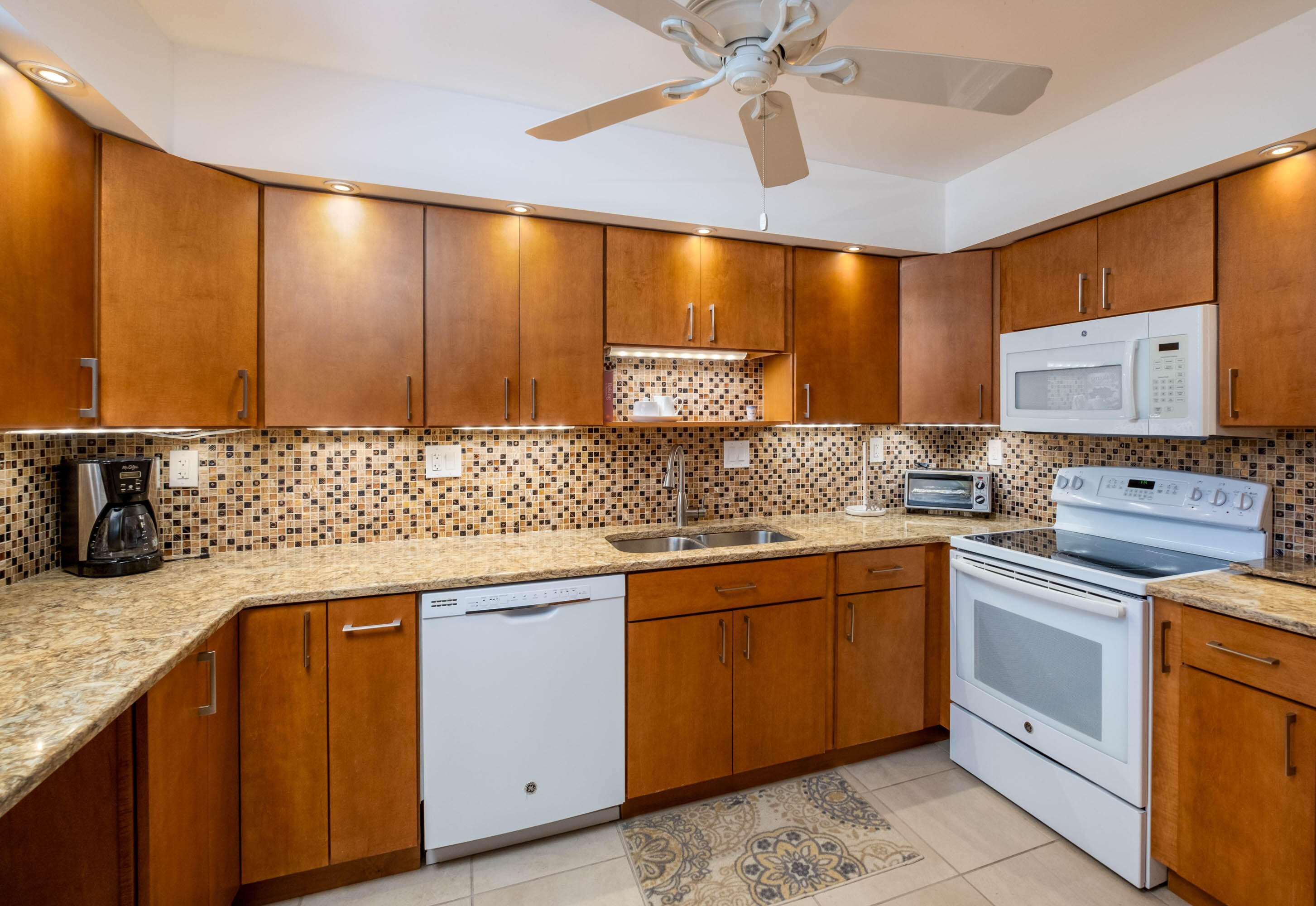 601 W Ocean Drive, 414 Property Photo 14