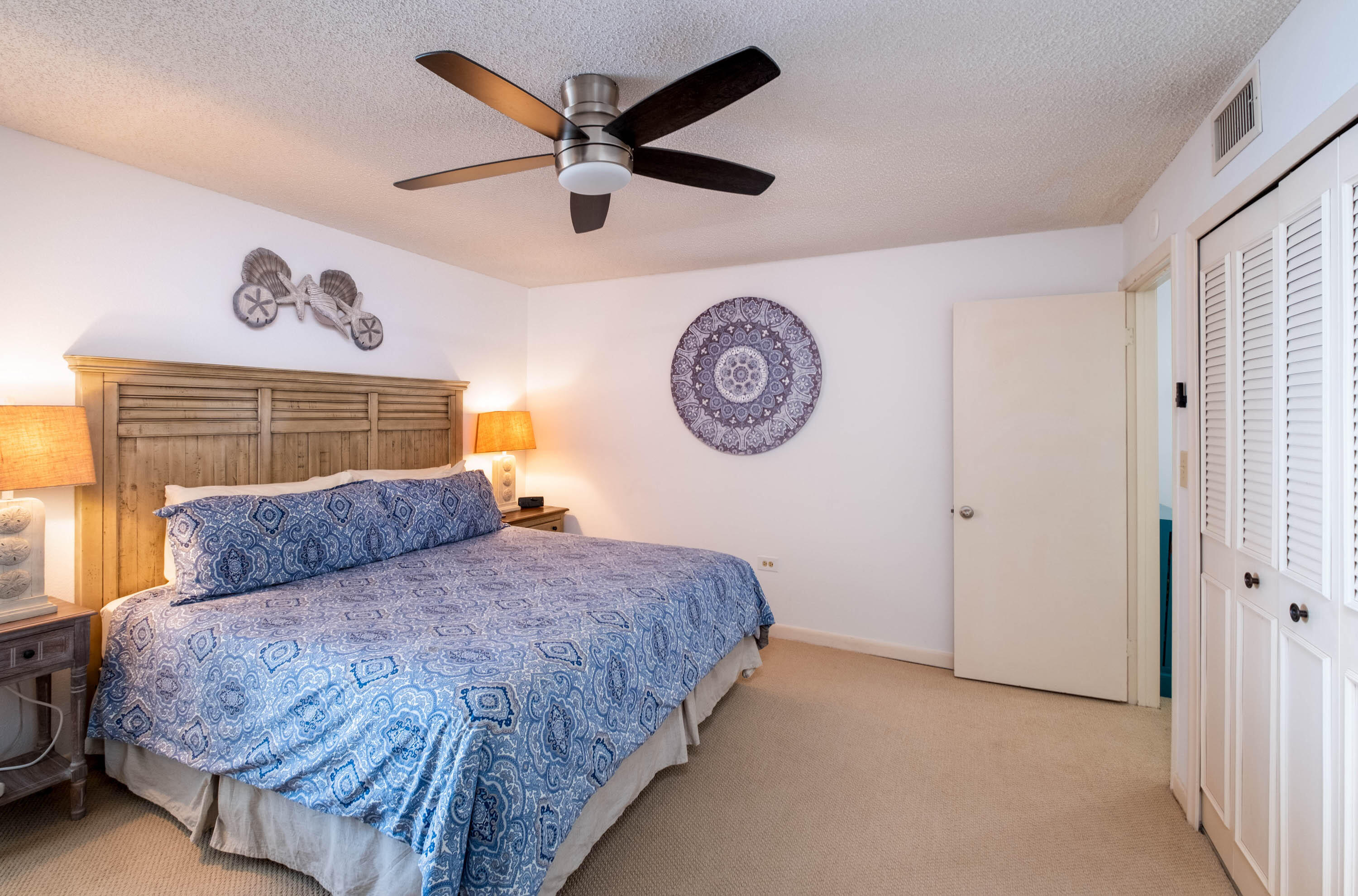 601 W Ocean Drive, 414 Property Photo 22