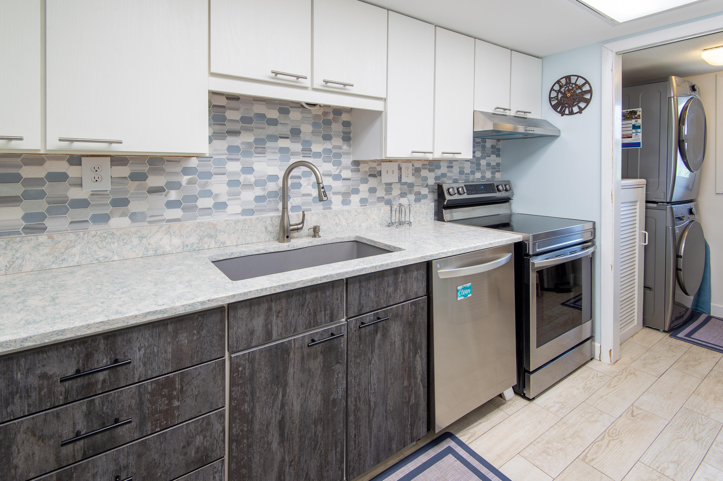 201 E Ocean Drive, 311 Property Photo 8