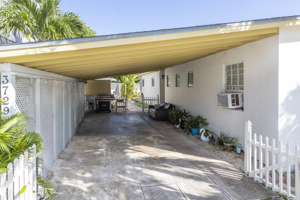3729 Paula Avenue Property Photo 3