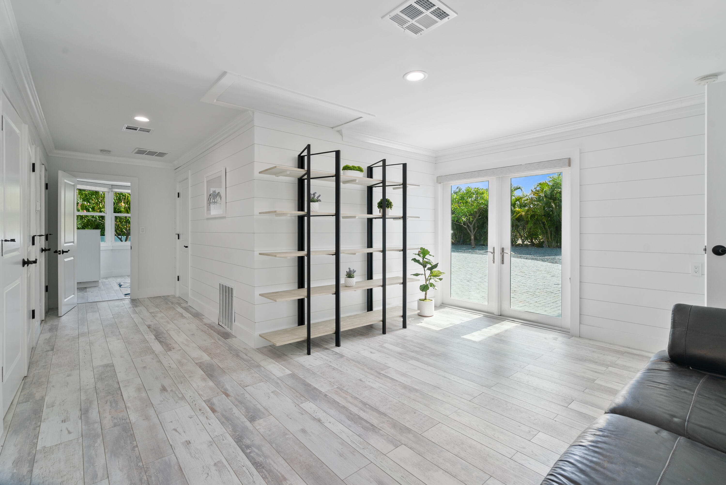 1100 S Indies Drive Property Photo 16