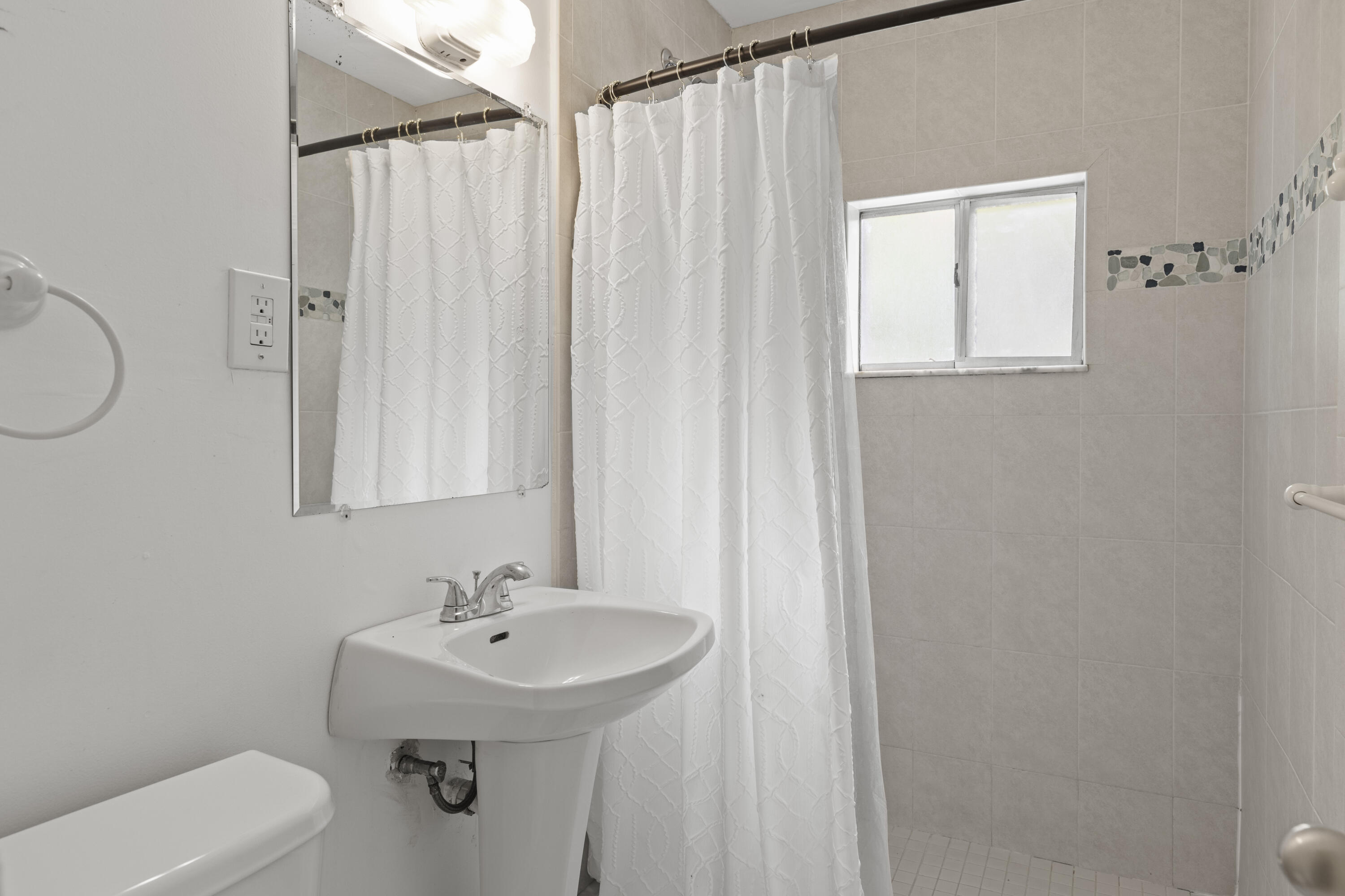 110 Knowles Street Property Photo 23