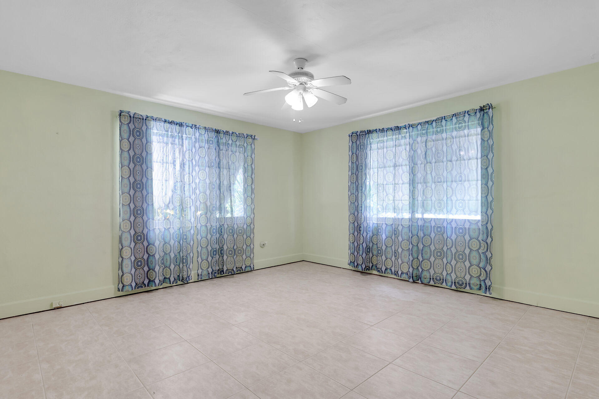100 Broadway Avenue Property Photo 9