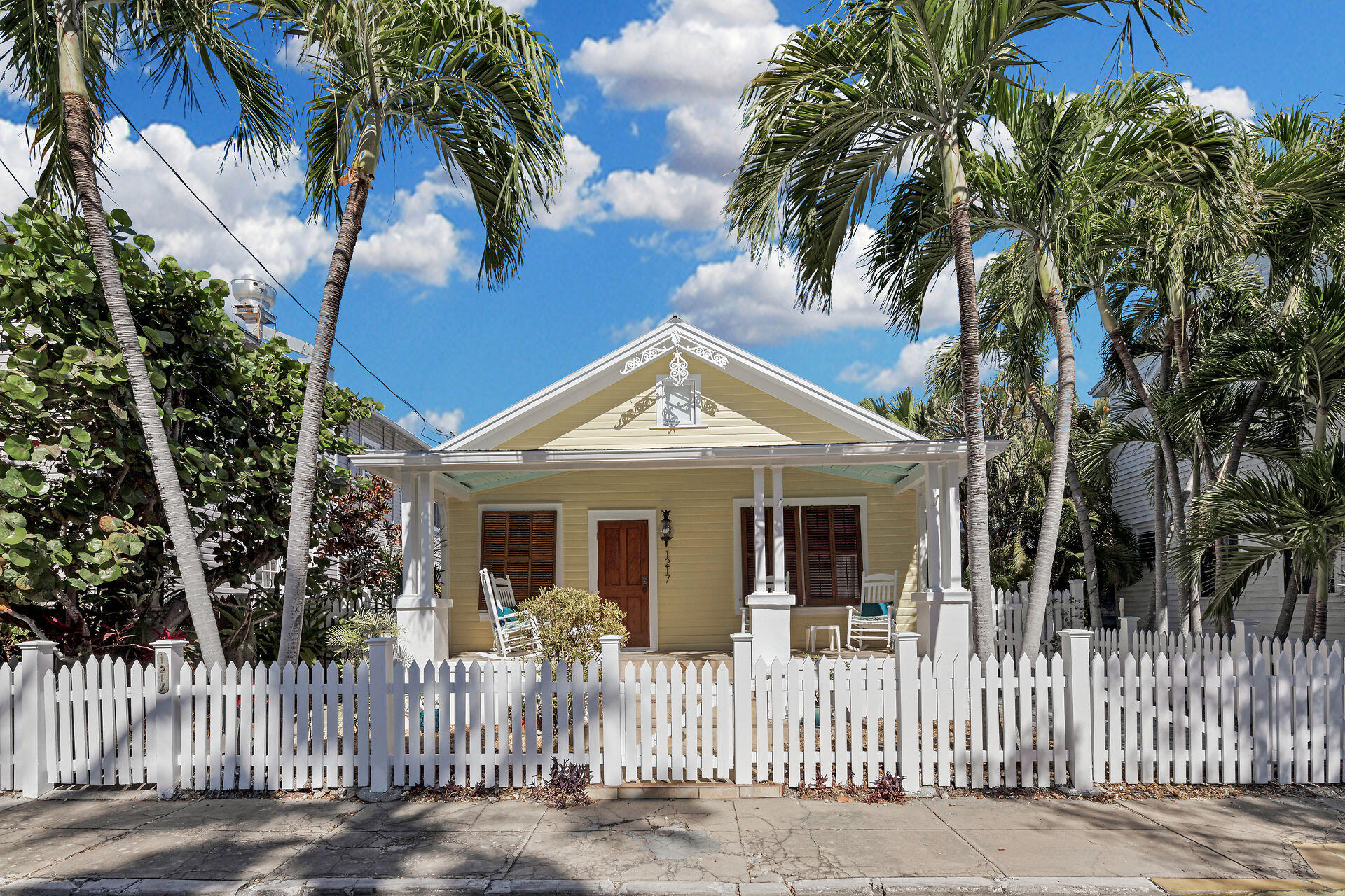 1217 Petronia Street Property Photo 1
