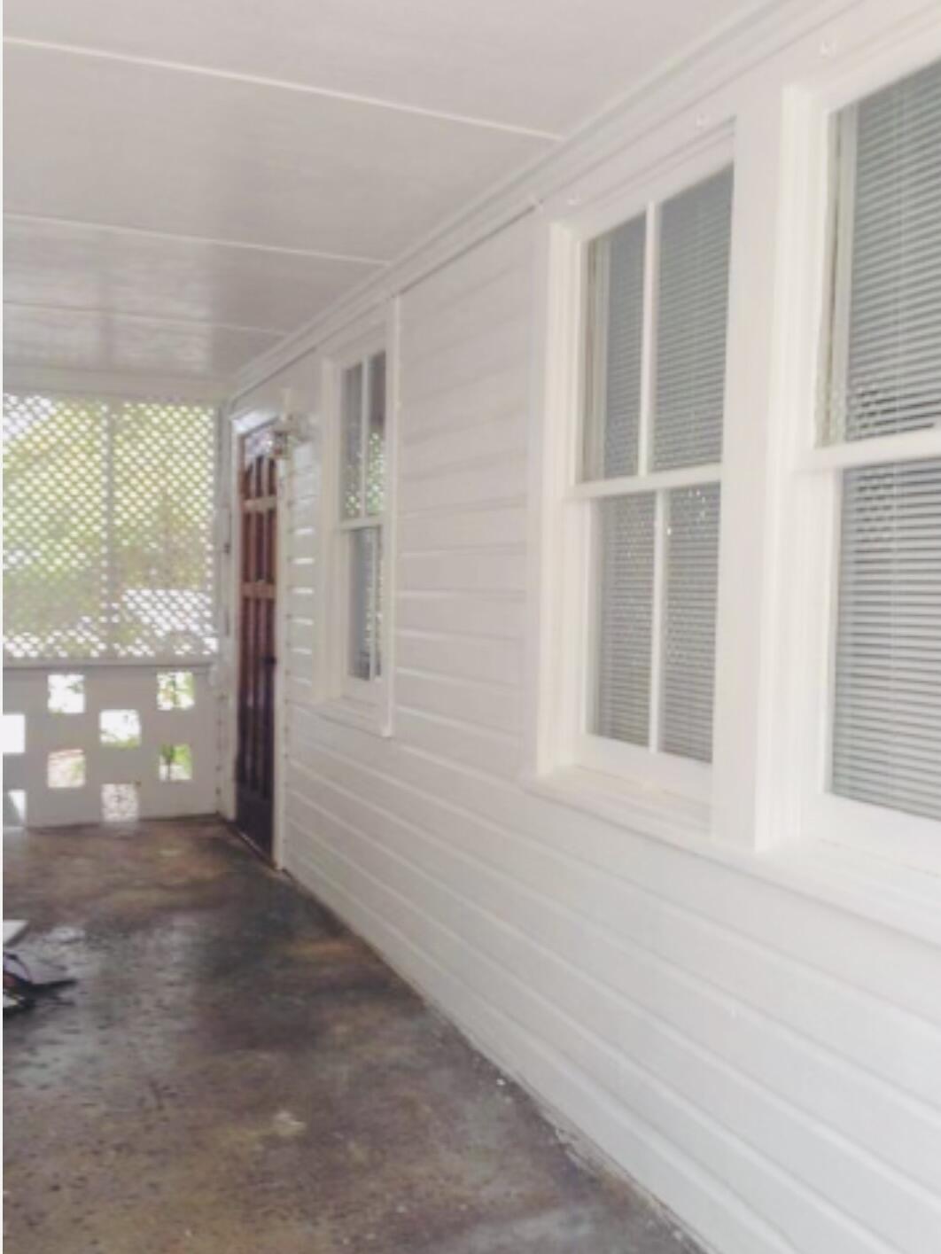 1122 Simonton Street Property Photo 4