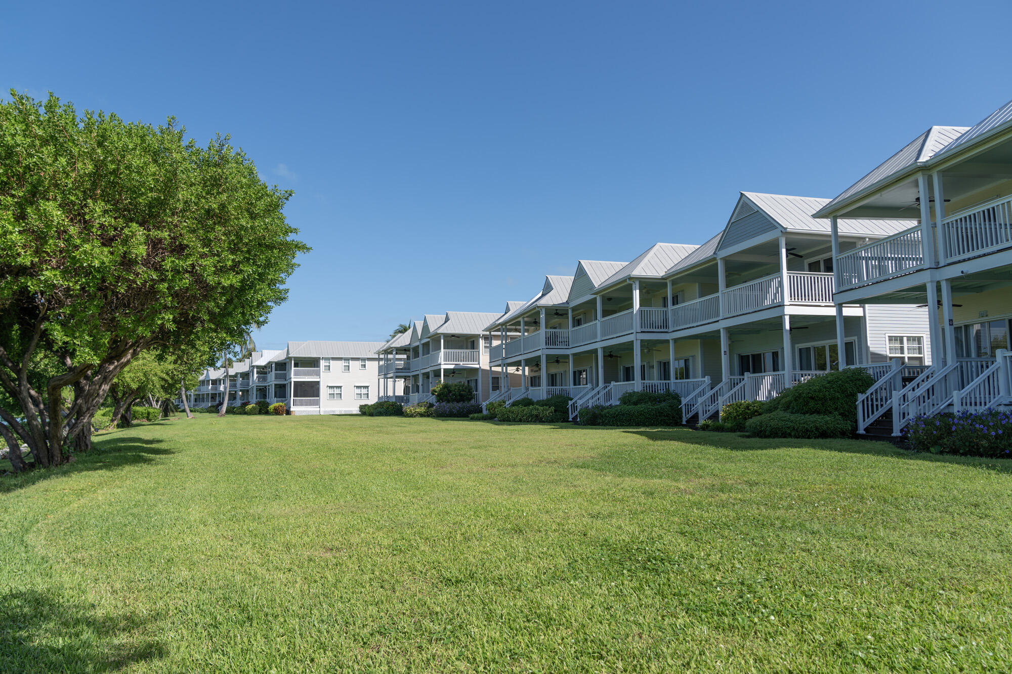 5067 Sunset Village Drive, B-100 Property Photo 5