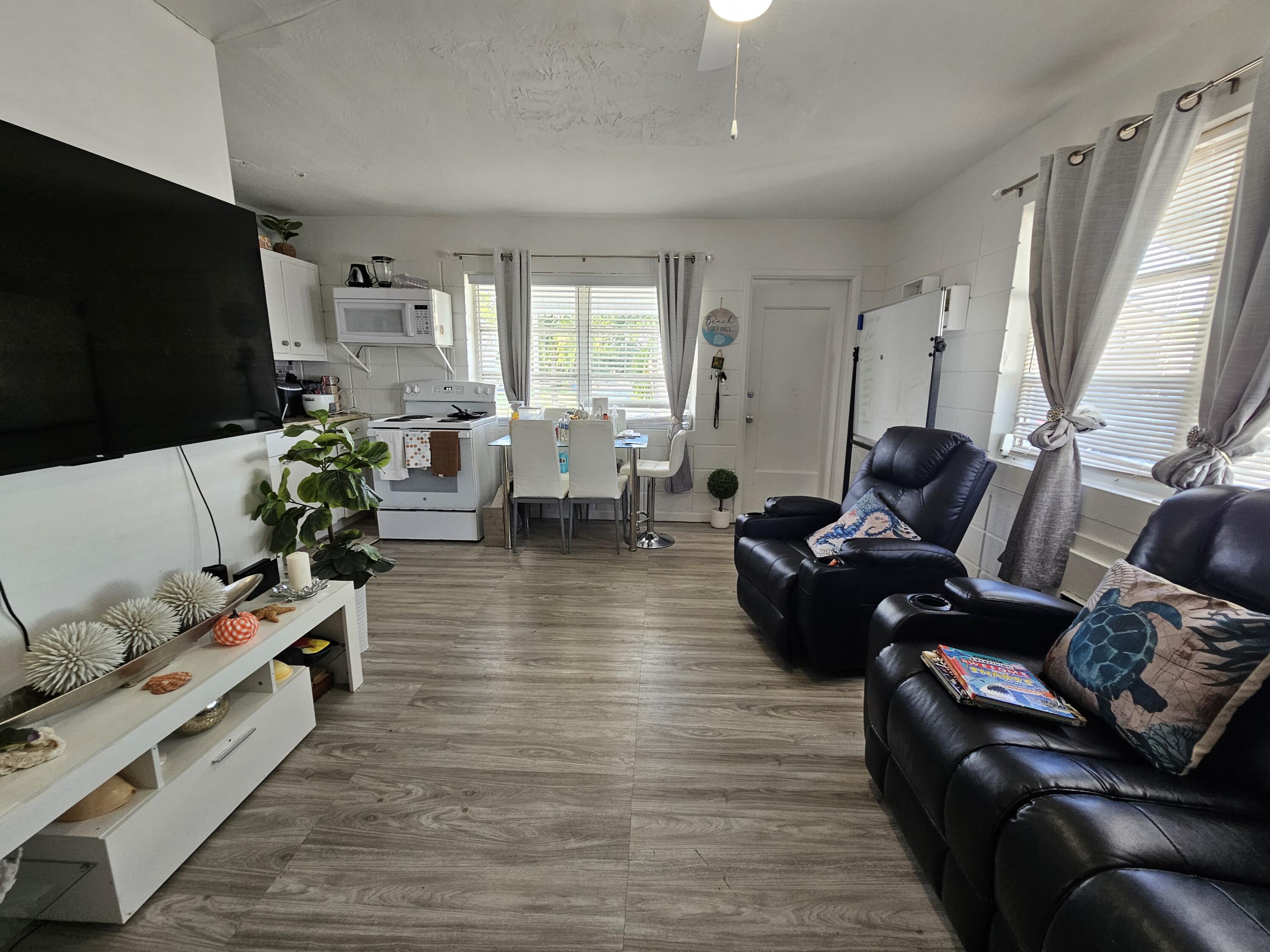 908 66th Street Property Photo 4