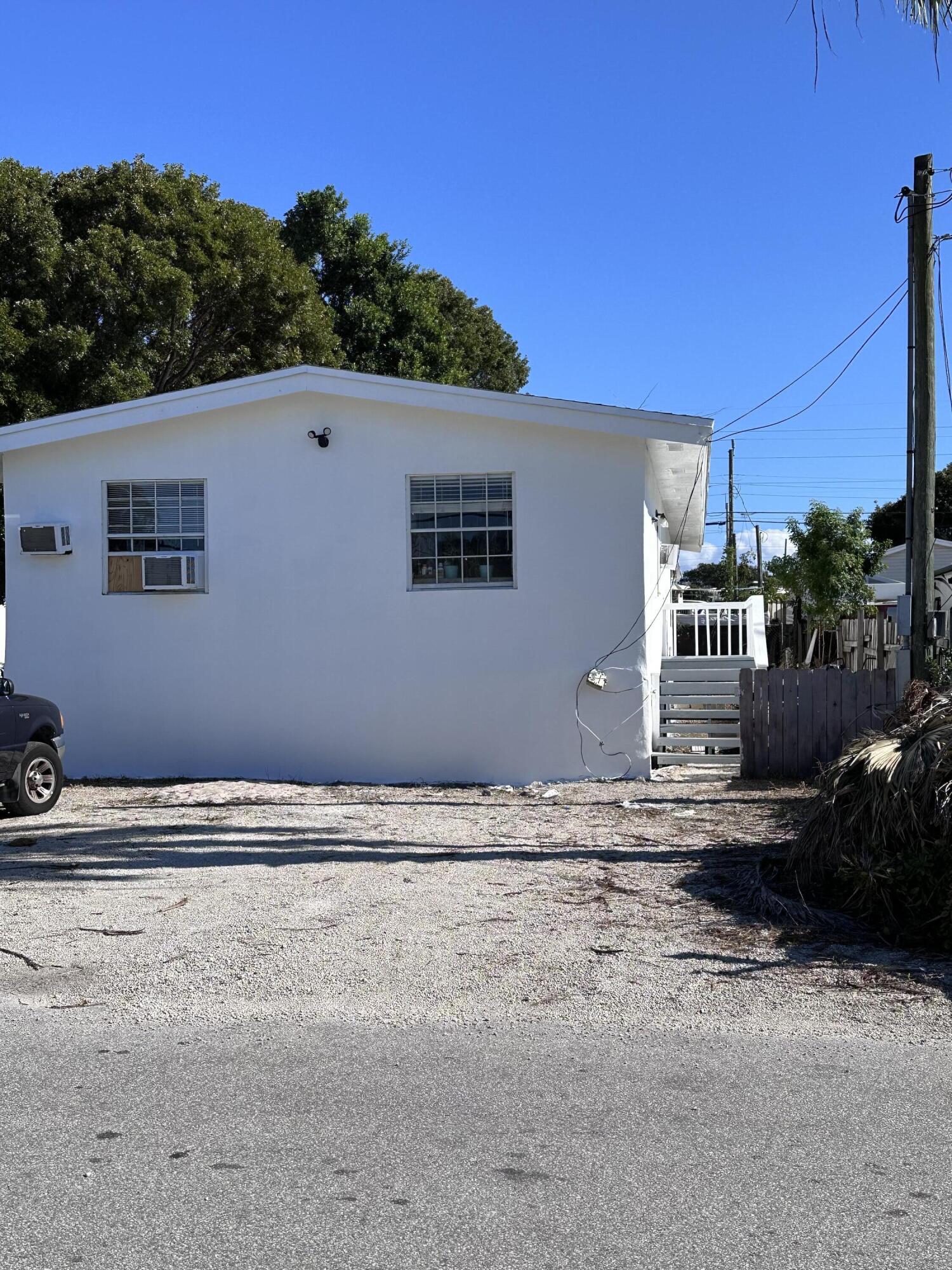 969 Plantation Road Property Photo 2