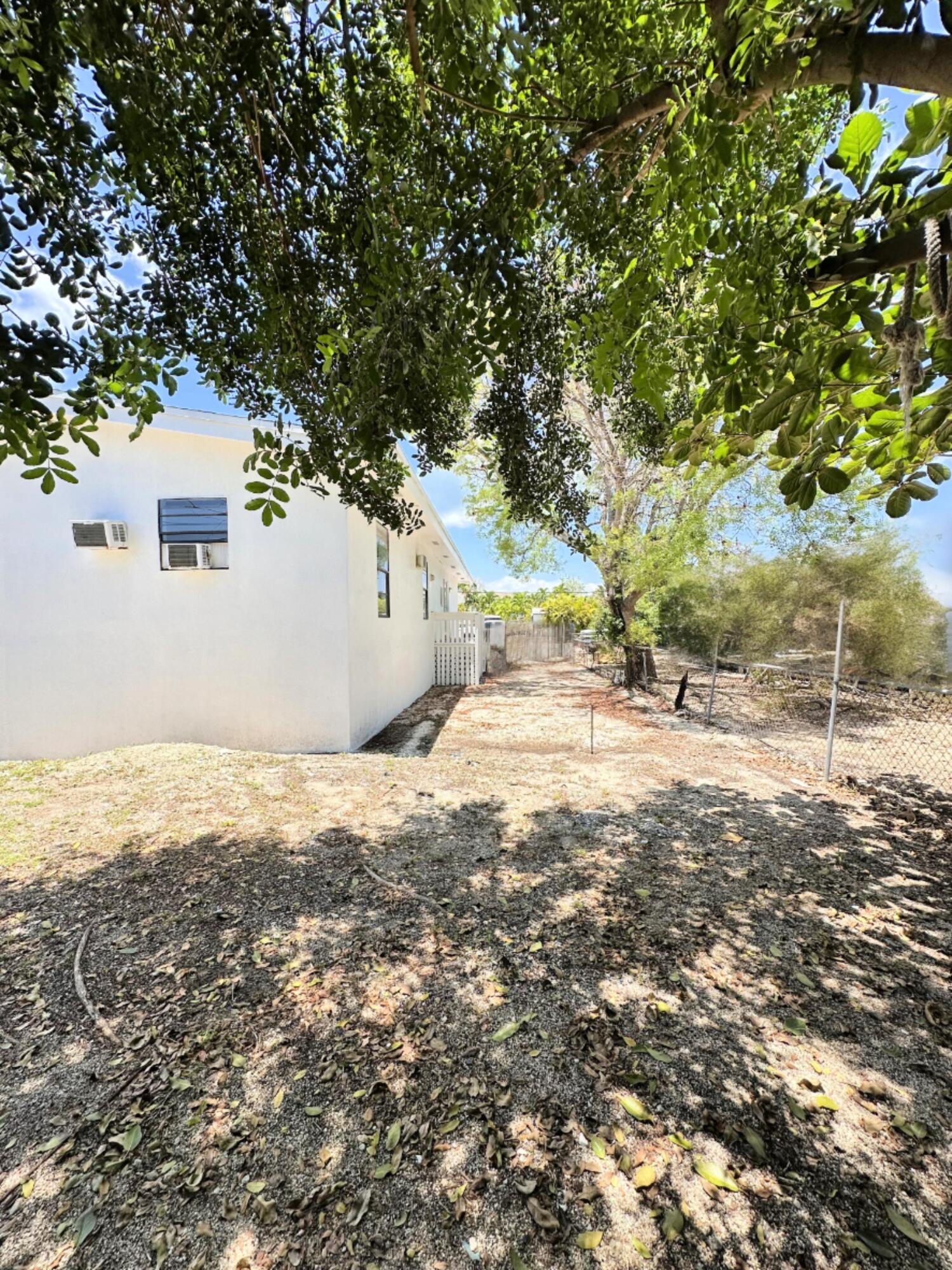 969 Plantation Road Property Photo 4