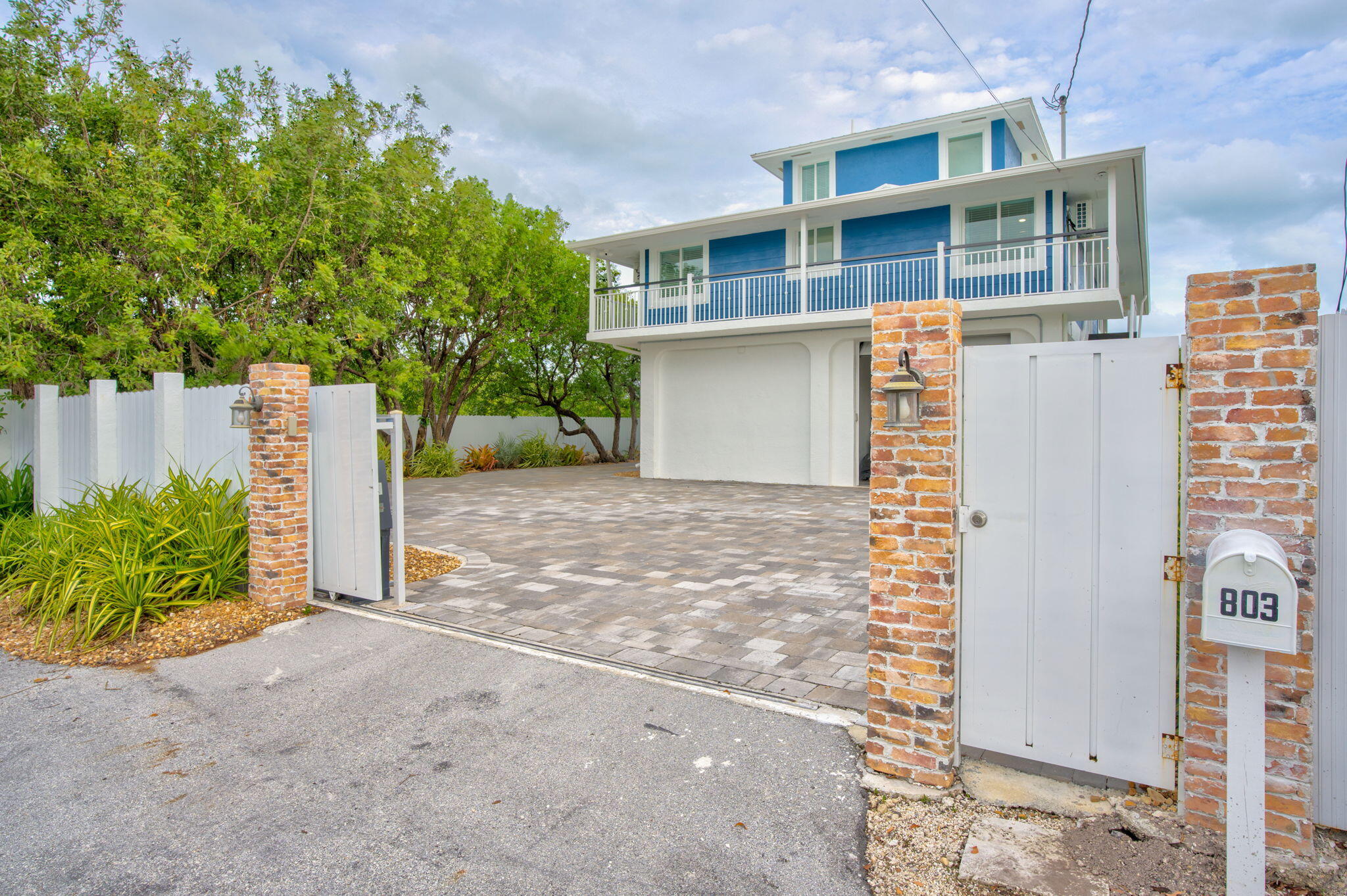 803 Bonito Lane Property Photo 3