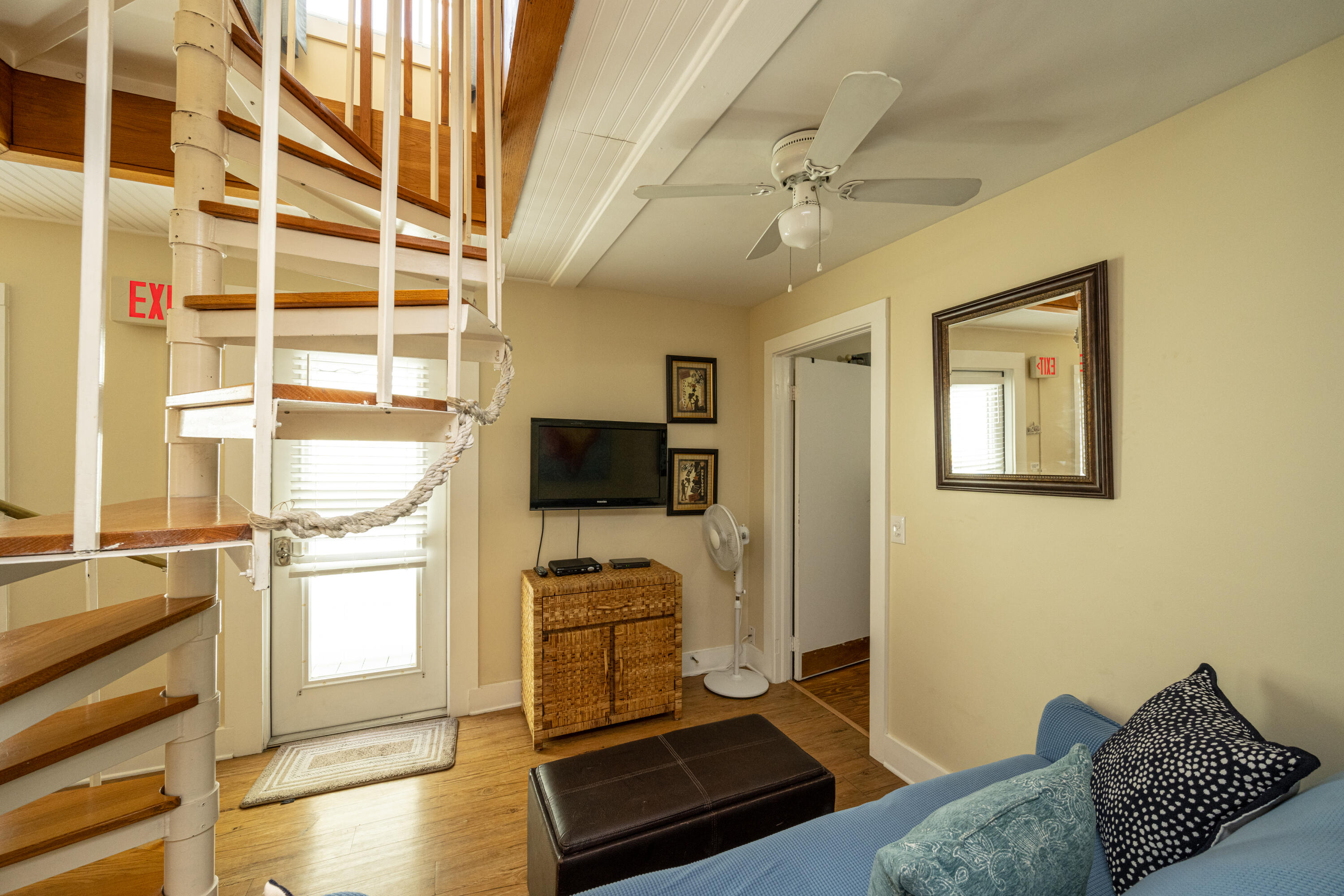 415 Julia Street Property Photo 4