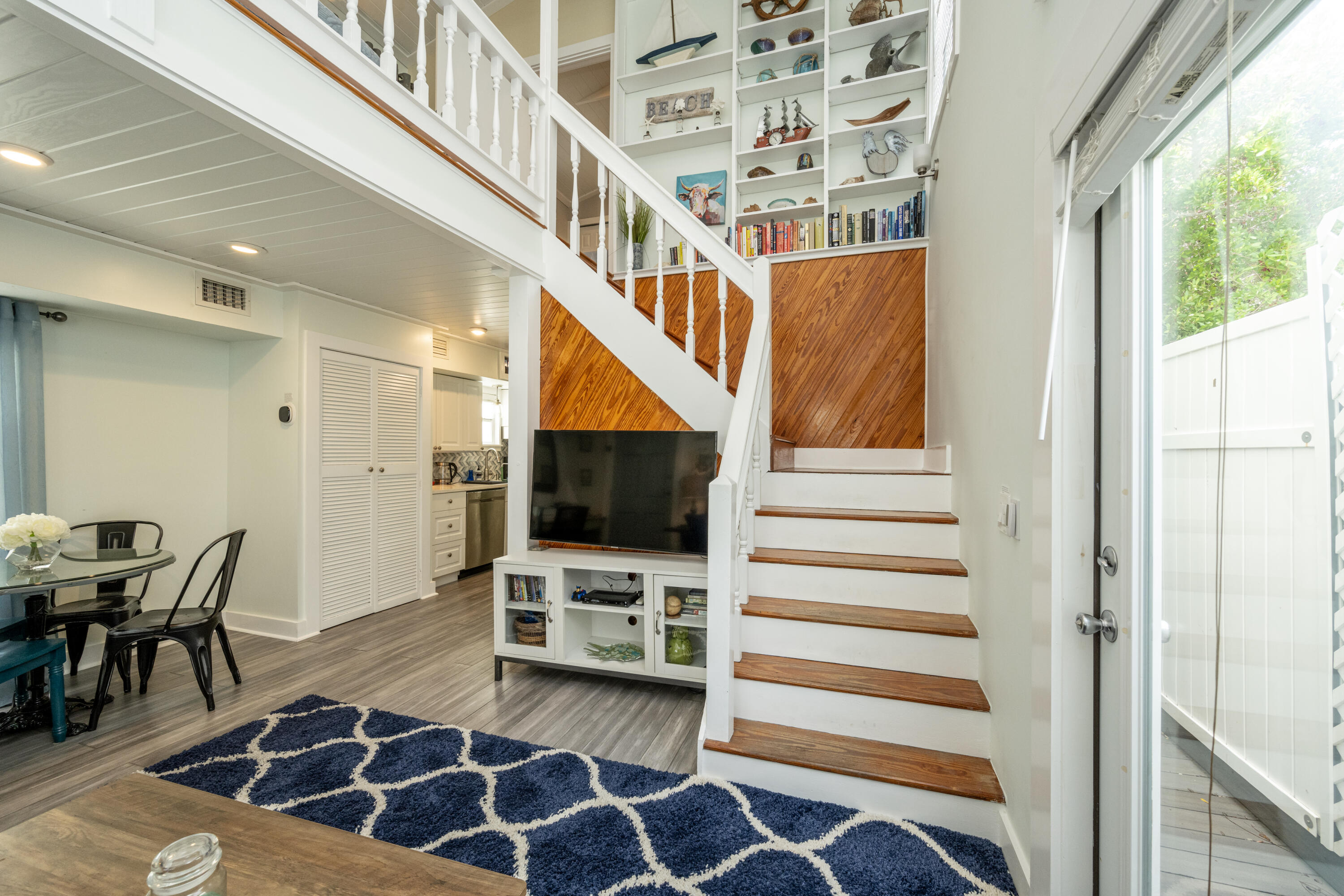 415 Julia Street Property Photo 5