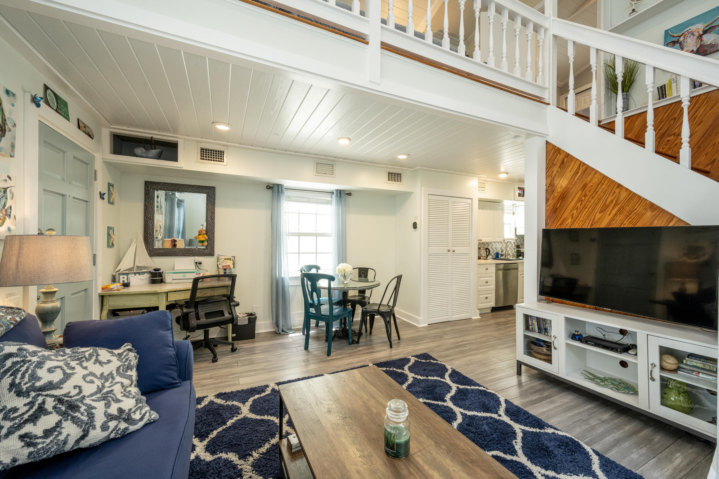 415 Julia Street Property Photo 6