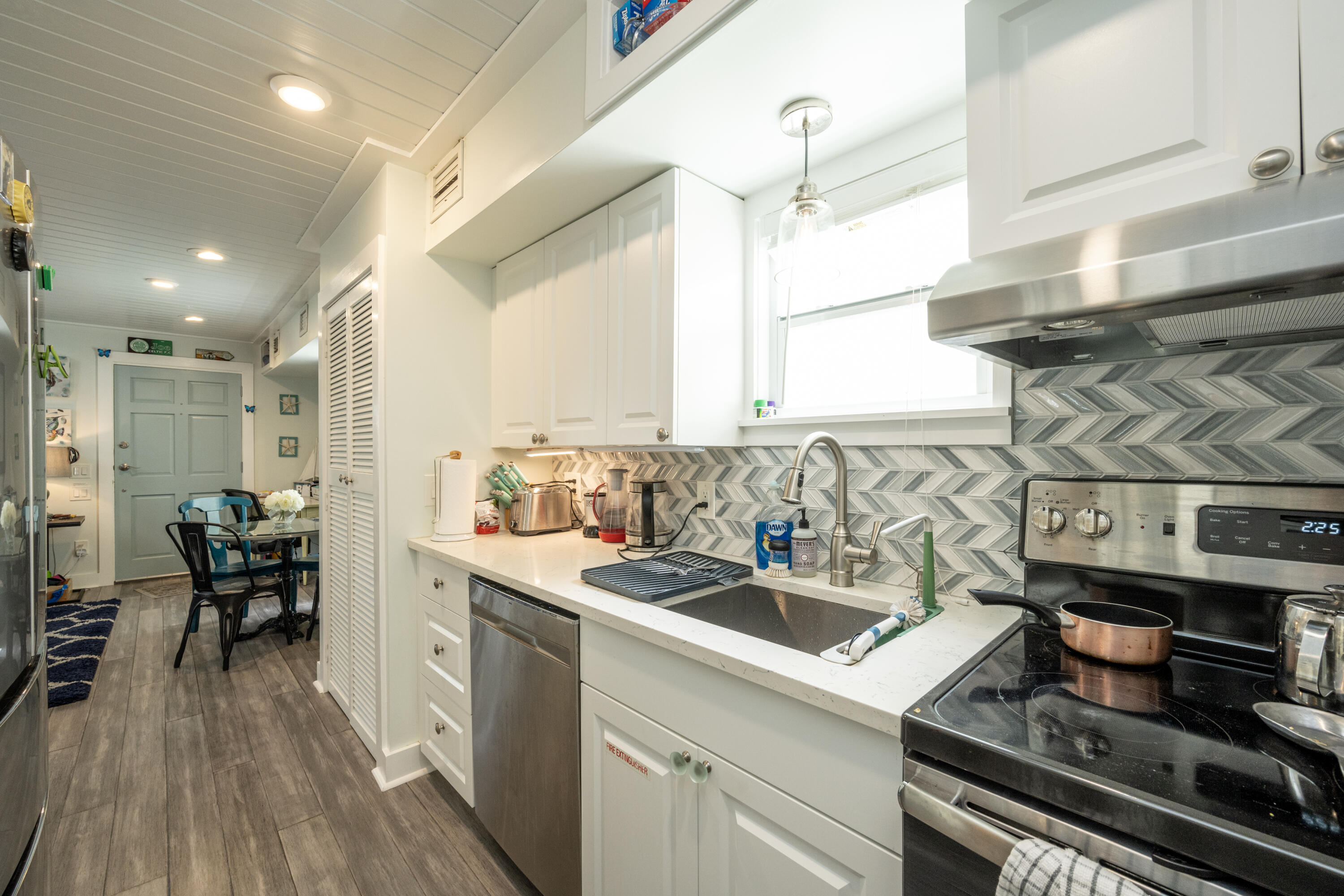 415 Julia Street Property Photo 8