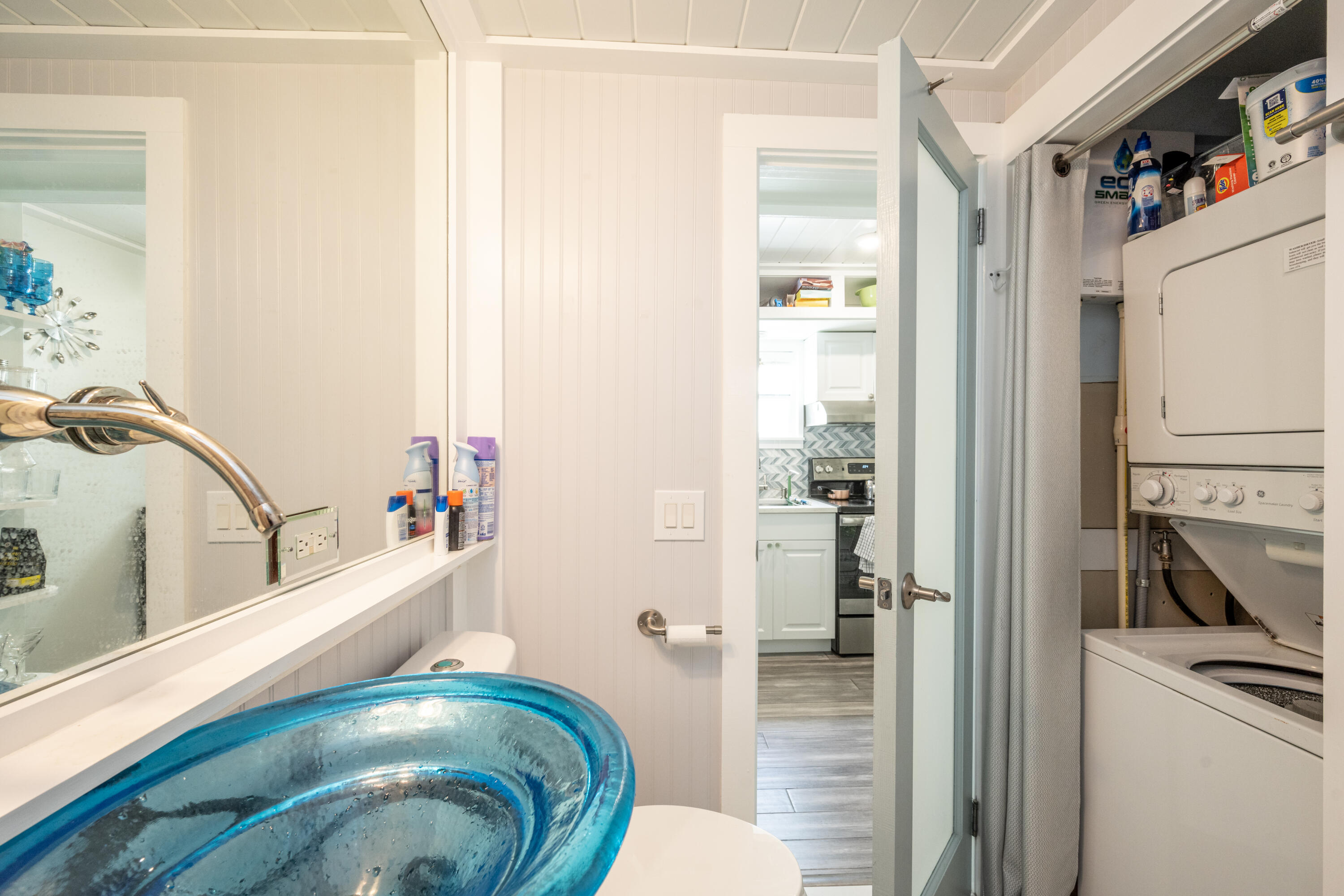 415 Julia Street Property Photo 10