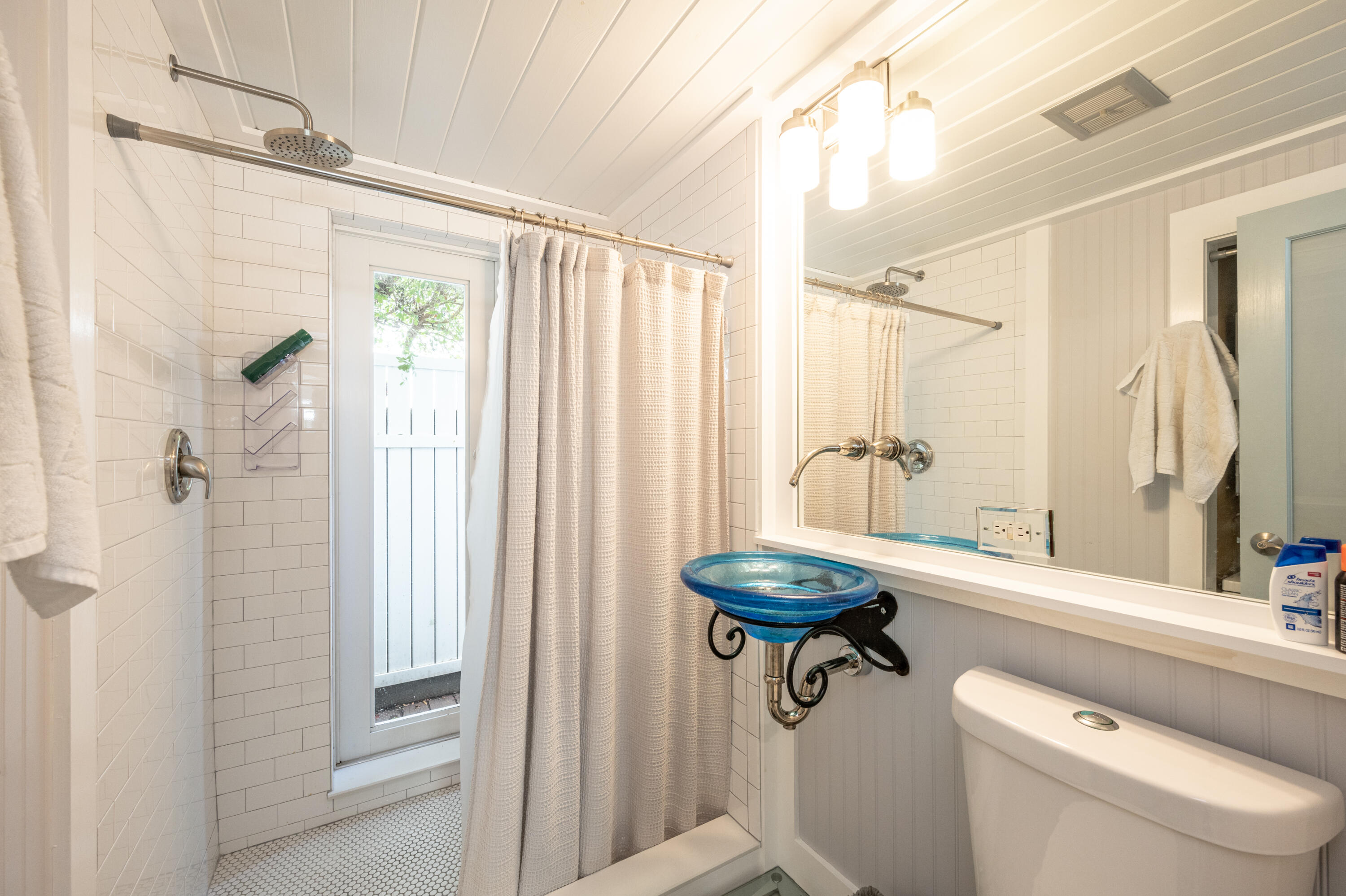 415 Julia Street Property Photo 11