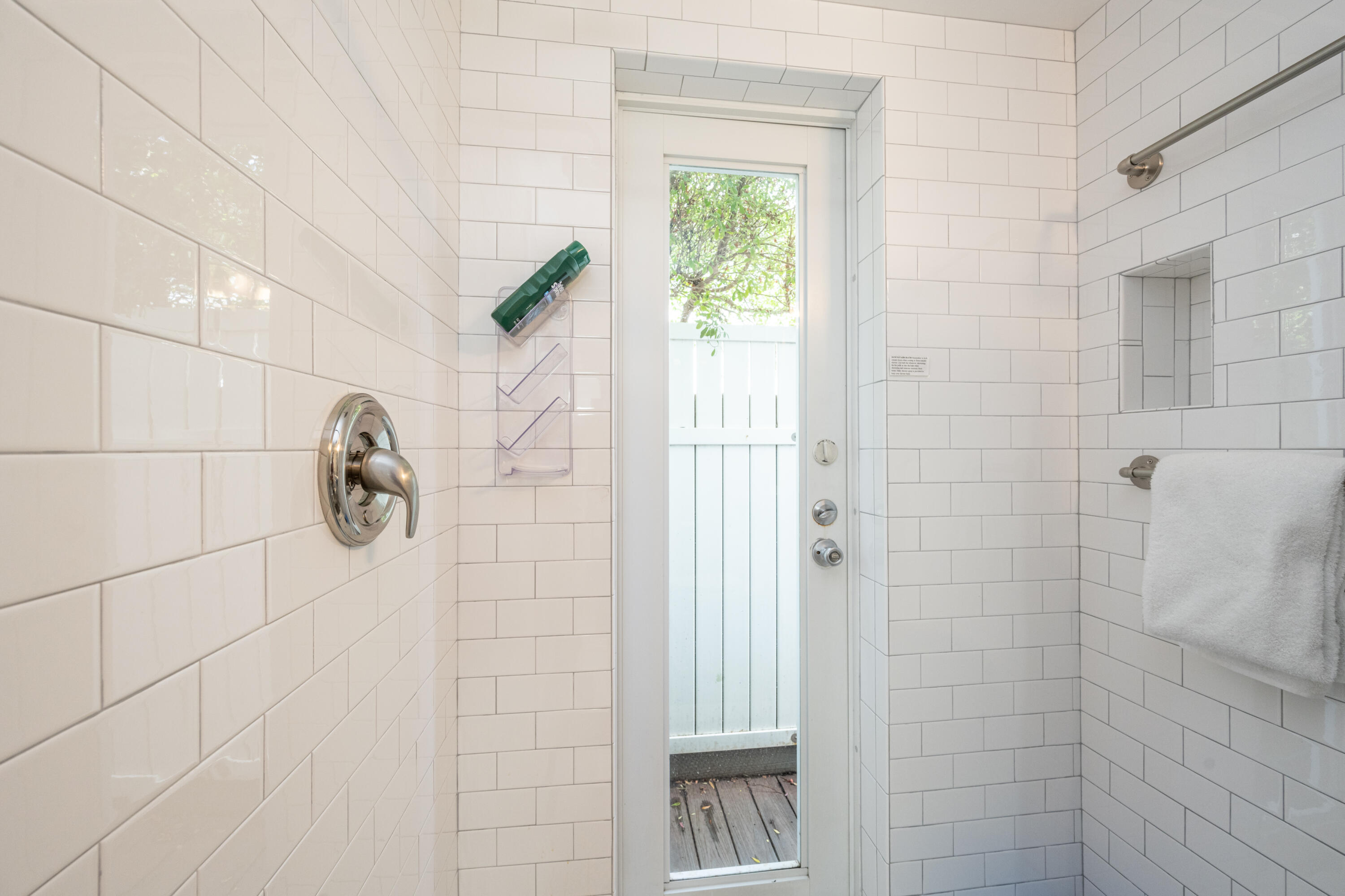 415 Julia Street Property Photo 12