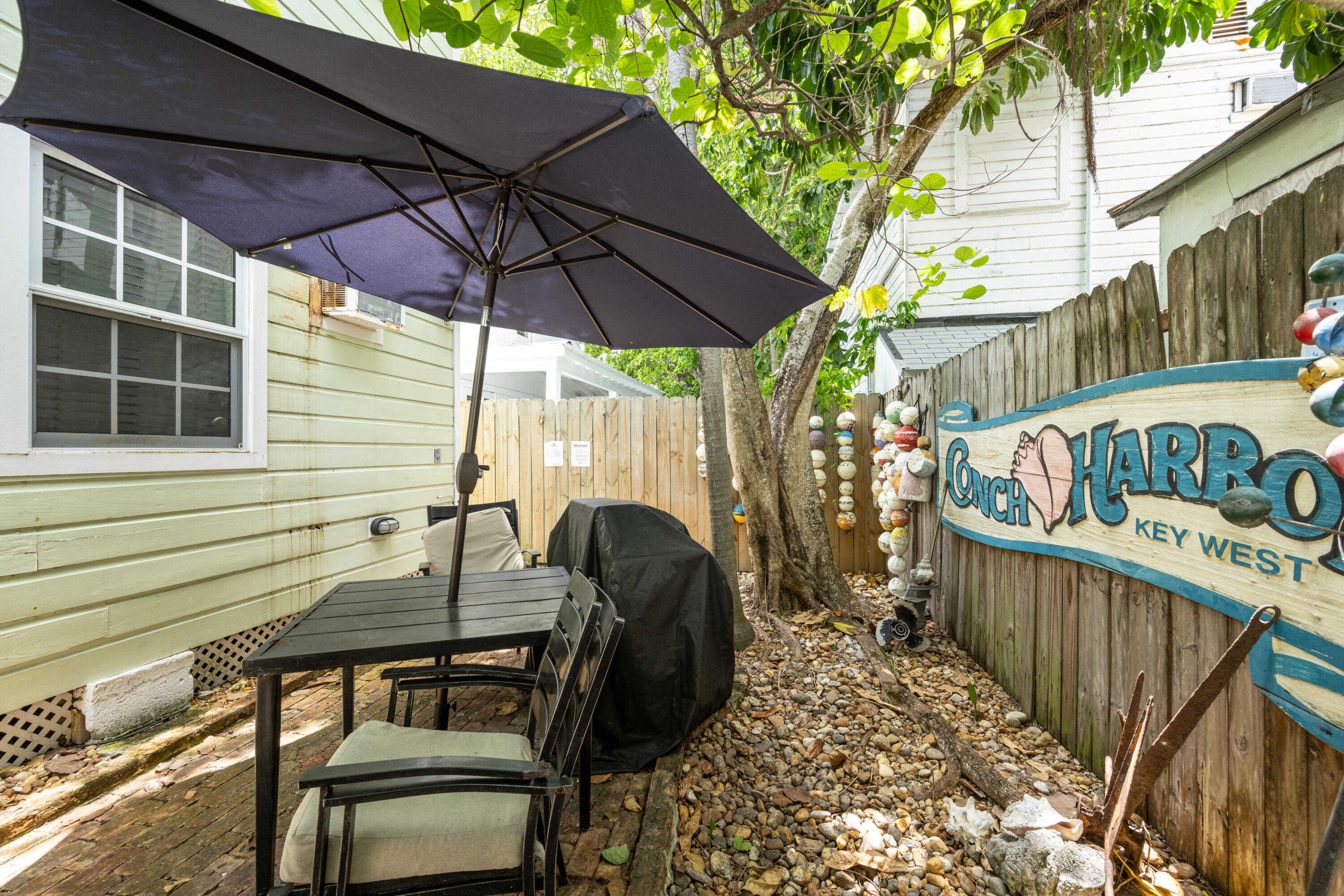 415 Julia Street Property Photo 16