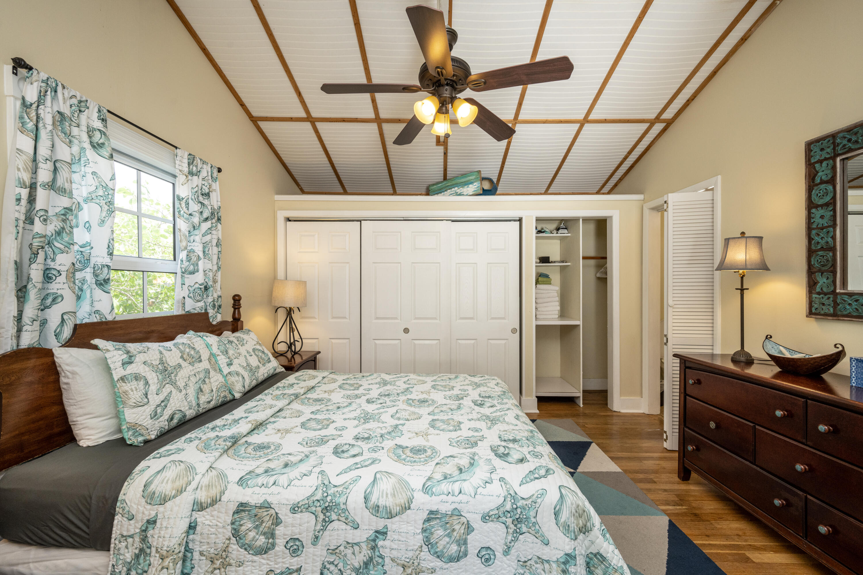 415 Julia Street Property Photo 17