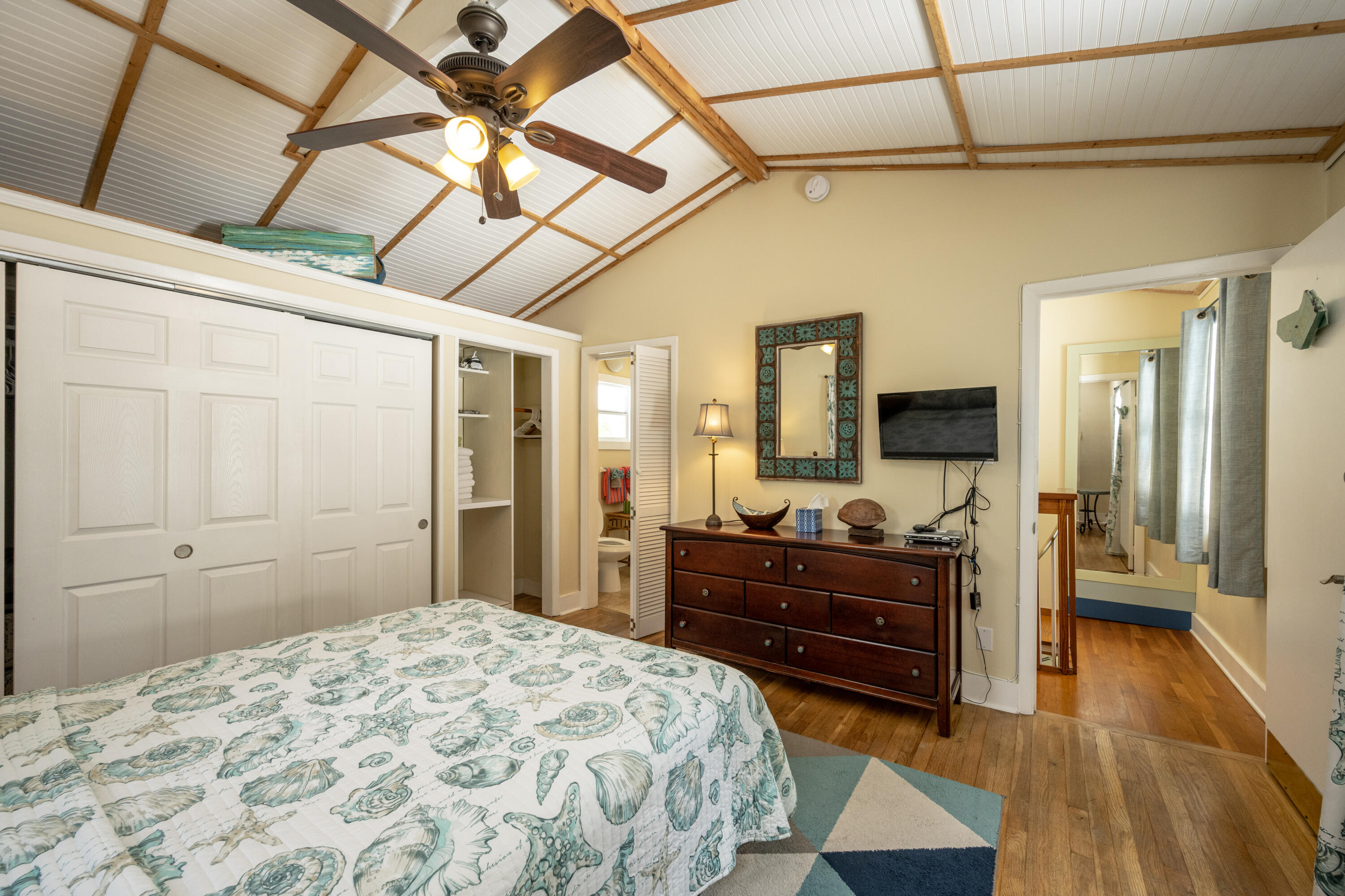 415 Julia Street Property Photo 18