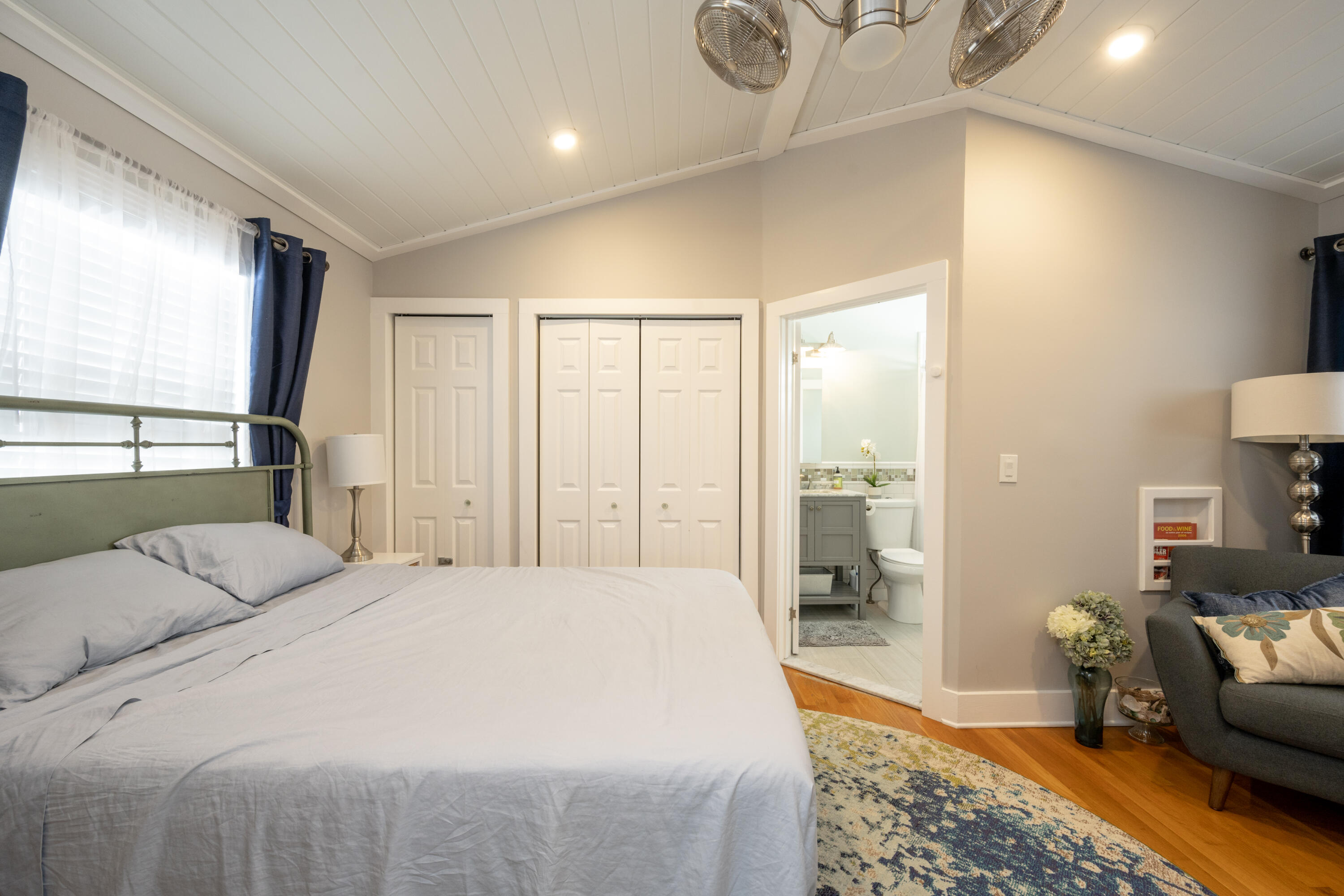 415 Julia Street Property Photo 25