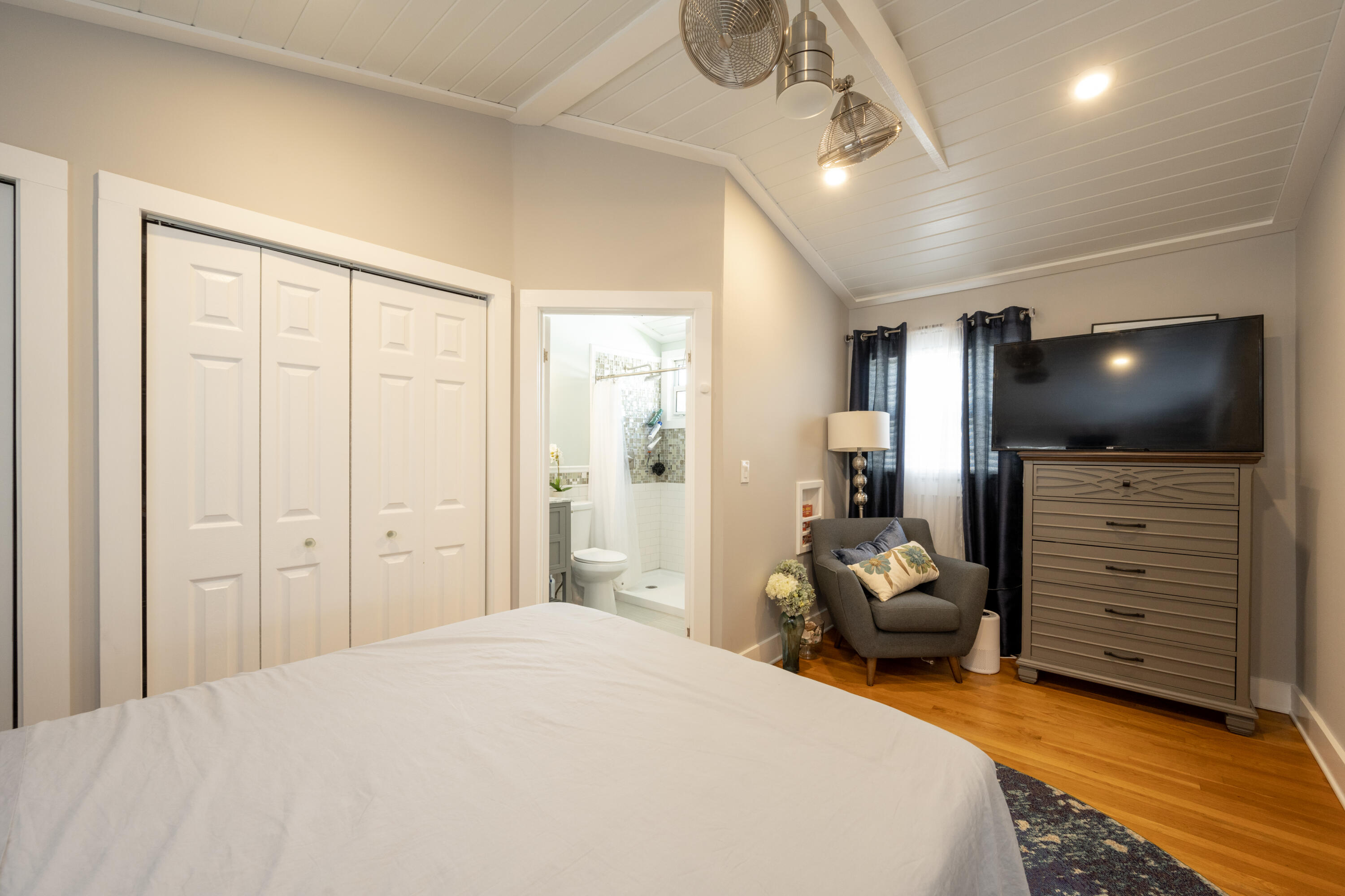 415 Julia Street Property Photo 27