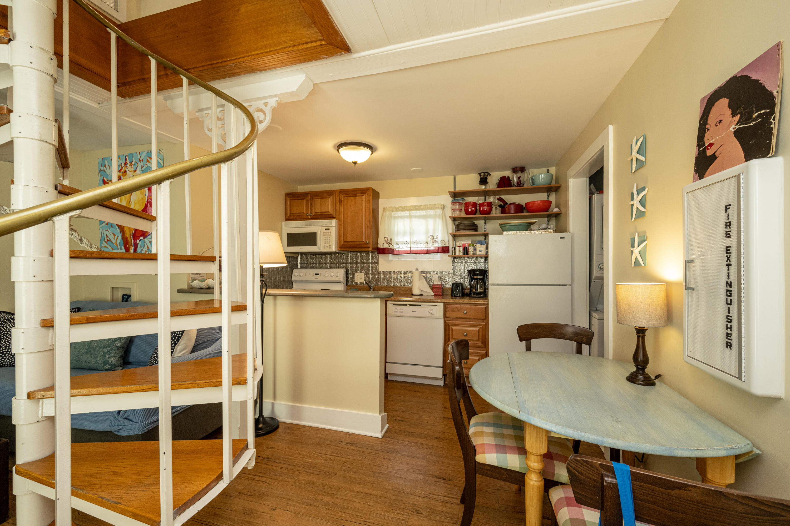 415 Julia Street Property Photo 28