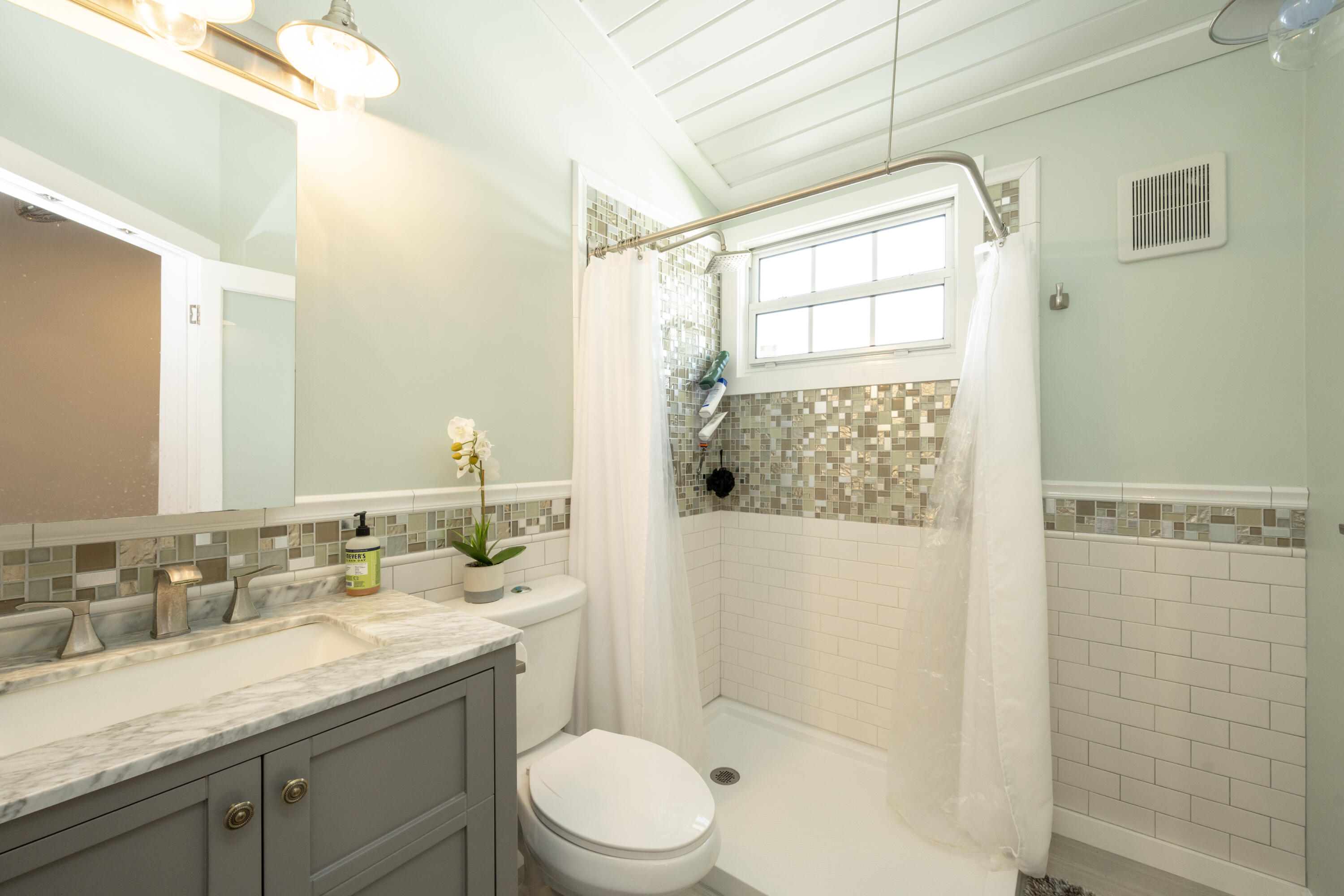 415 Julia Street Property Photo 29