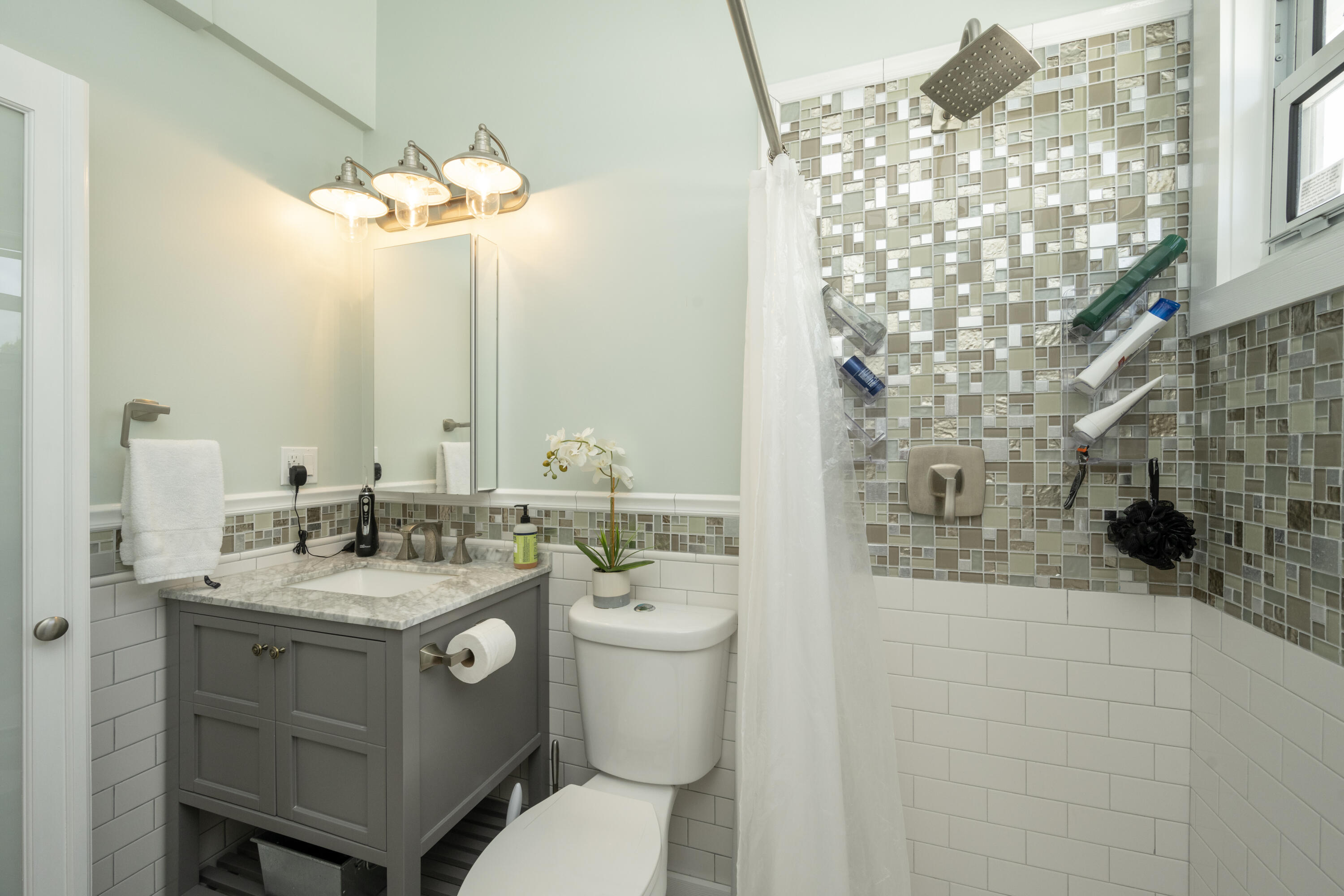 415 Julia Street Property Photo 31