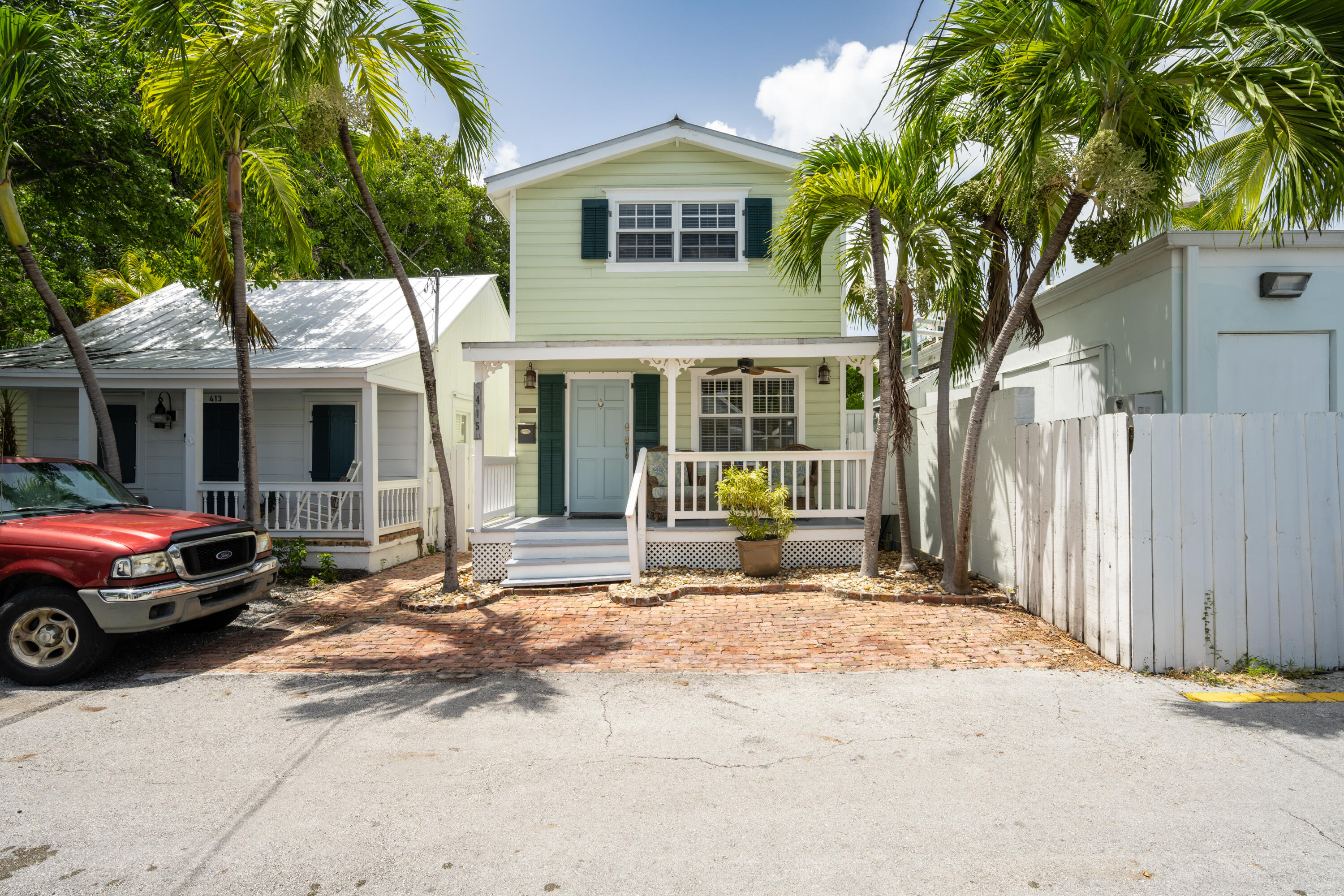 415 Julia Street Property Photo 33