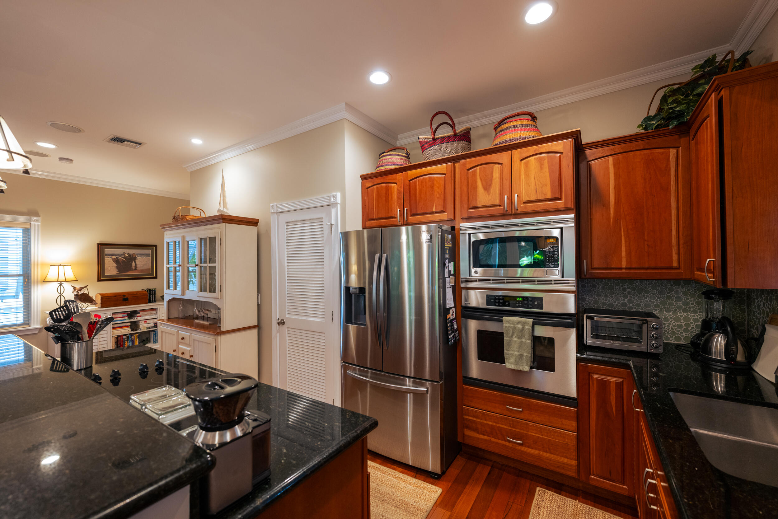 410 Louisa Street Property Photo 8