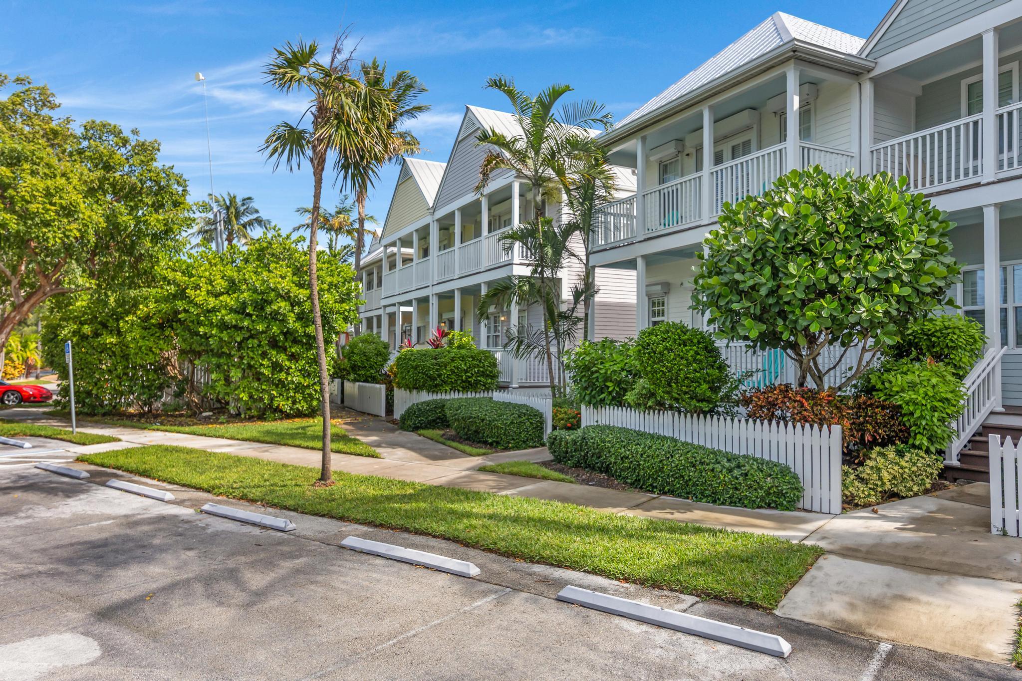 7070 Hawks Cay Boulevard Property Photo 2